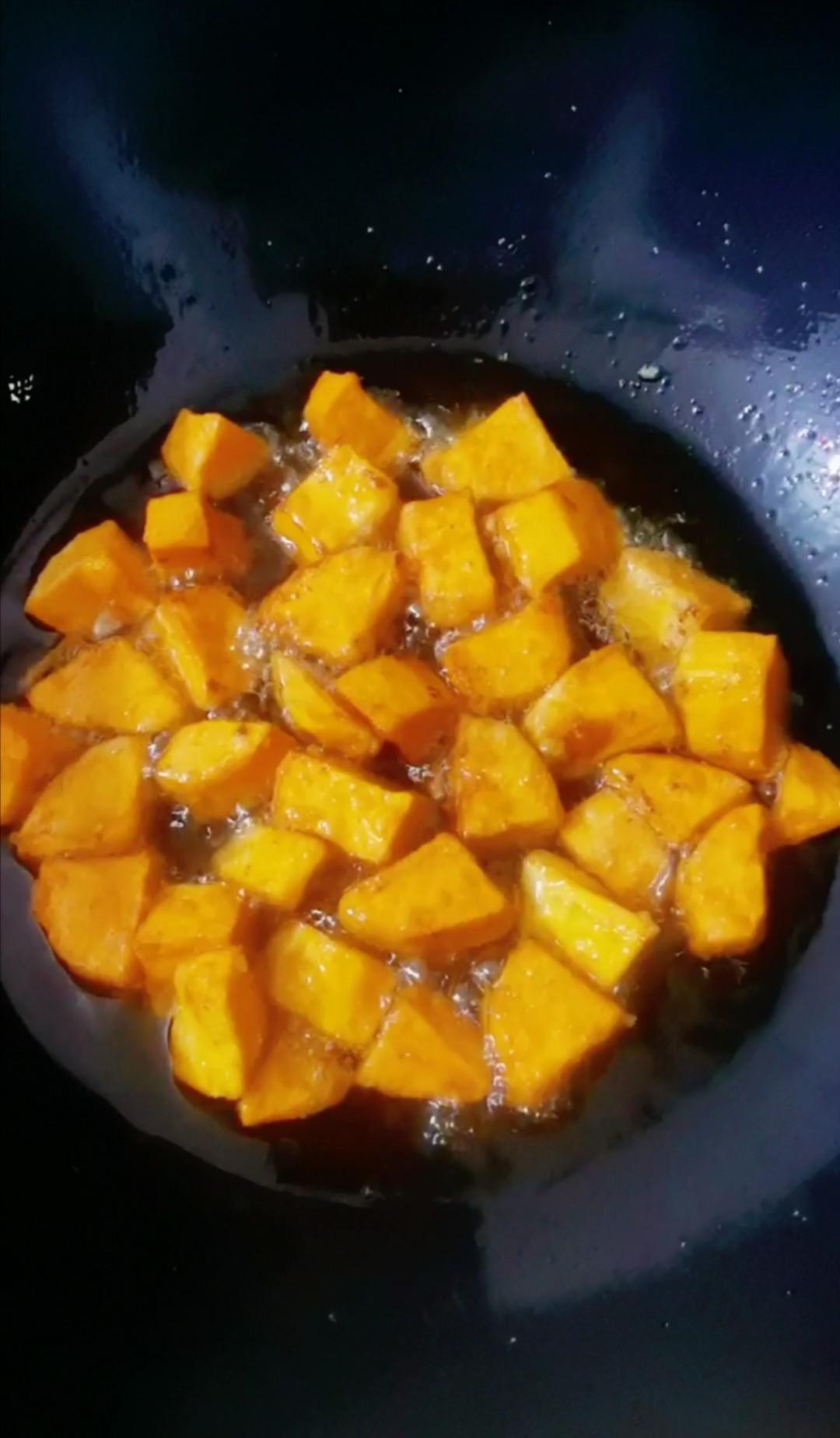 拔絲地瓜蘋果的做法-酸甜味拔絲菜譜