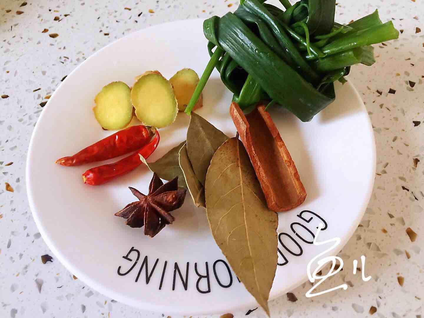 香辣鹵鴨掌的做法-香辣味煮菜譜