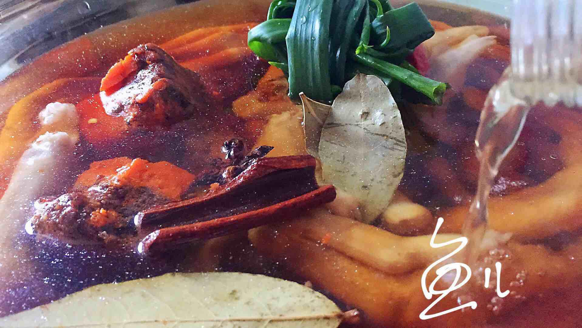 香辣鹵鴨掌的做法-香辣味煮菜譜