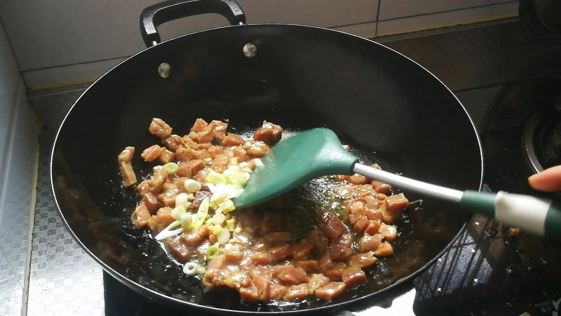 黑椒牛排炒杏鮑菇的做法-黑椒味炒菜譜