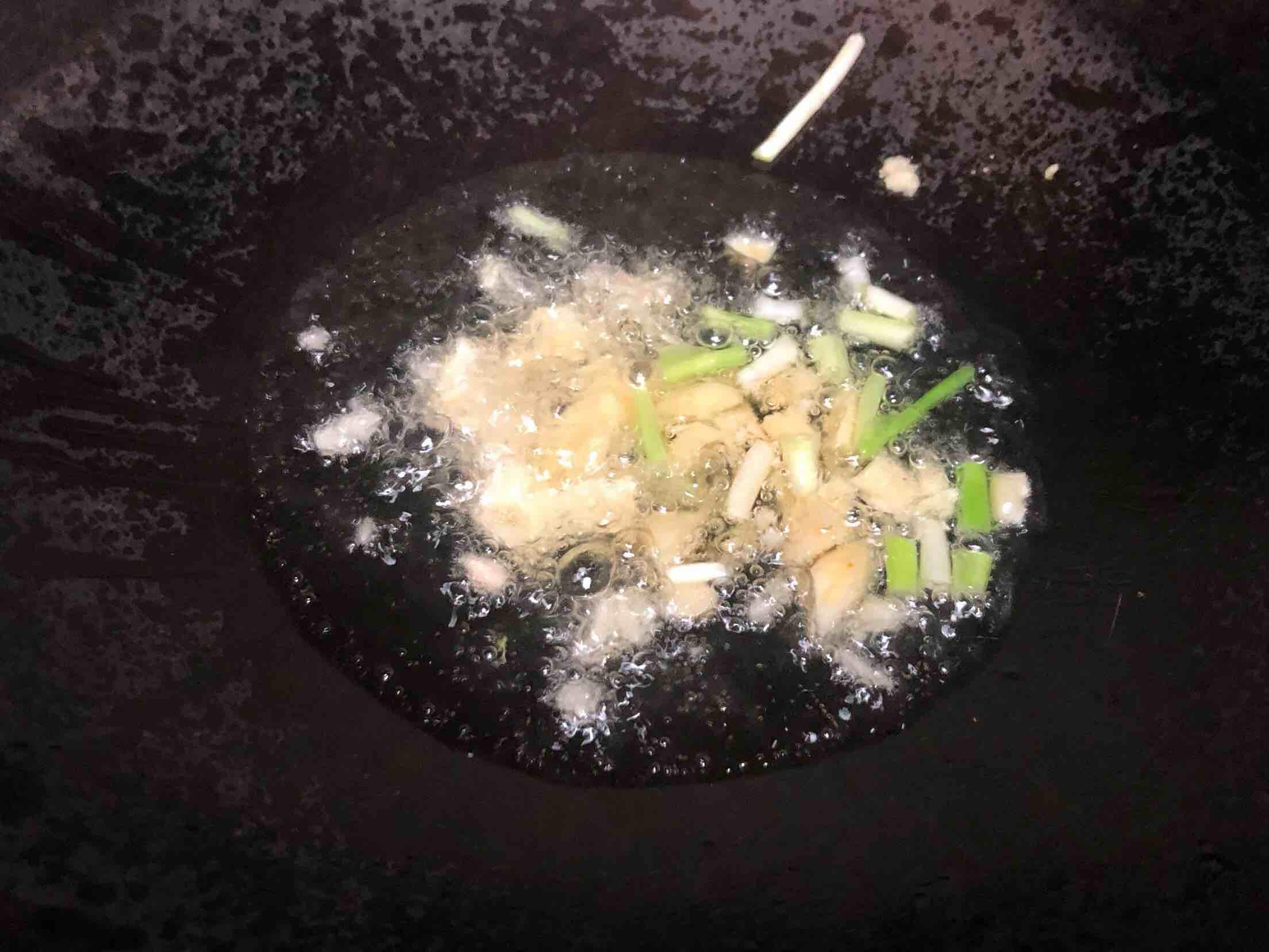 西蘭花炒蘑菇的做法-家常味炒菜譜