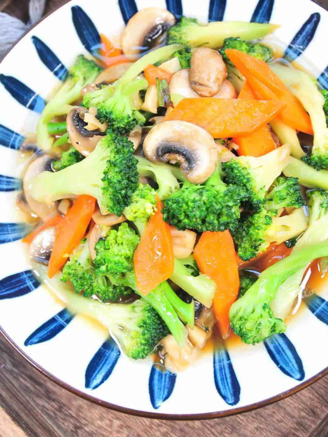 西蘭花炒蘑菇的做法-家常味炒菜譜