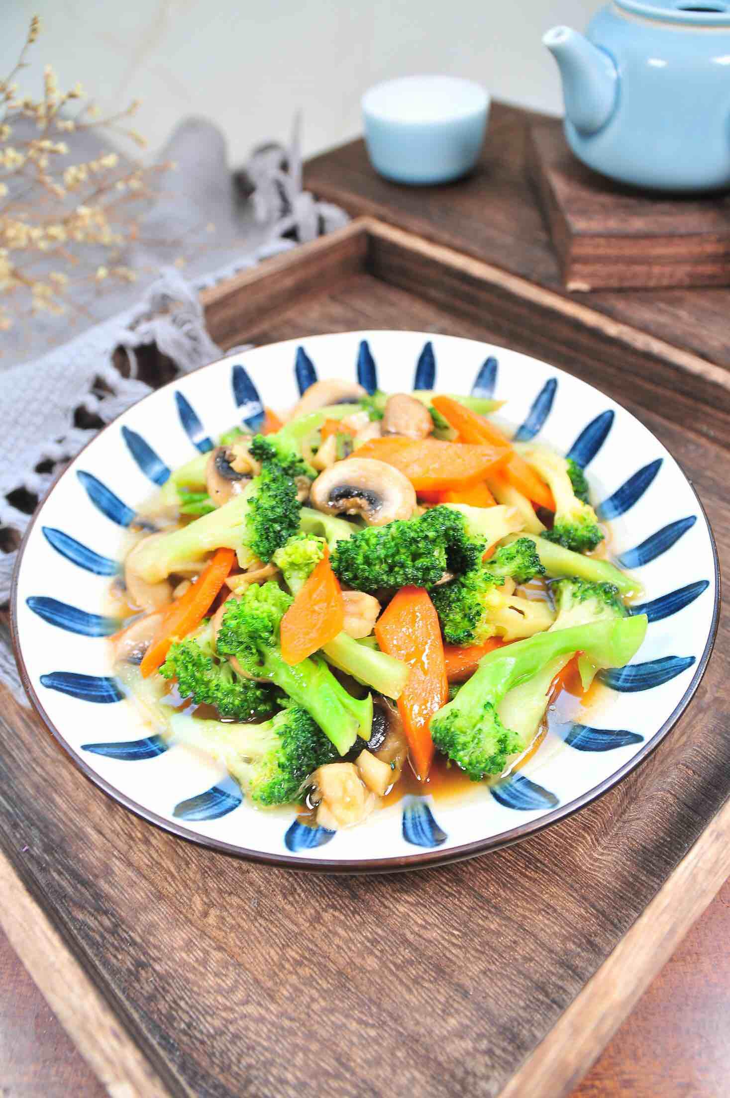 西蘭花炒蘑菇的做法-家常味炒菜譜