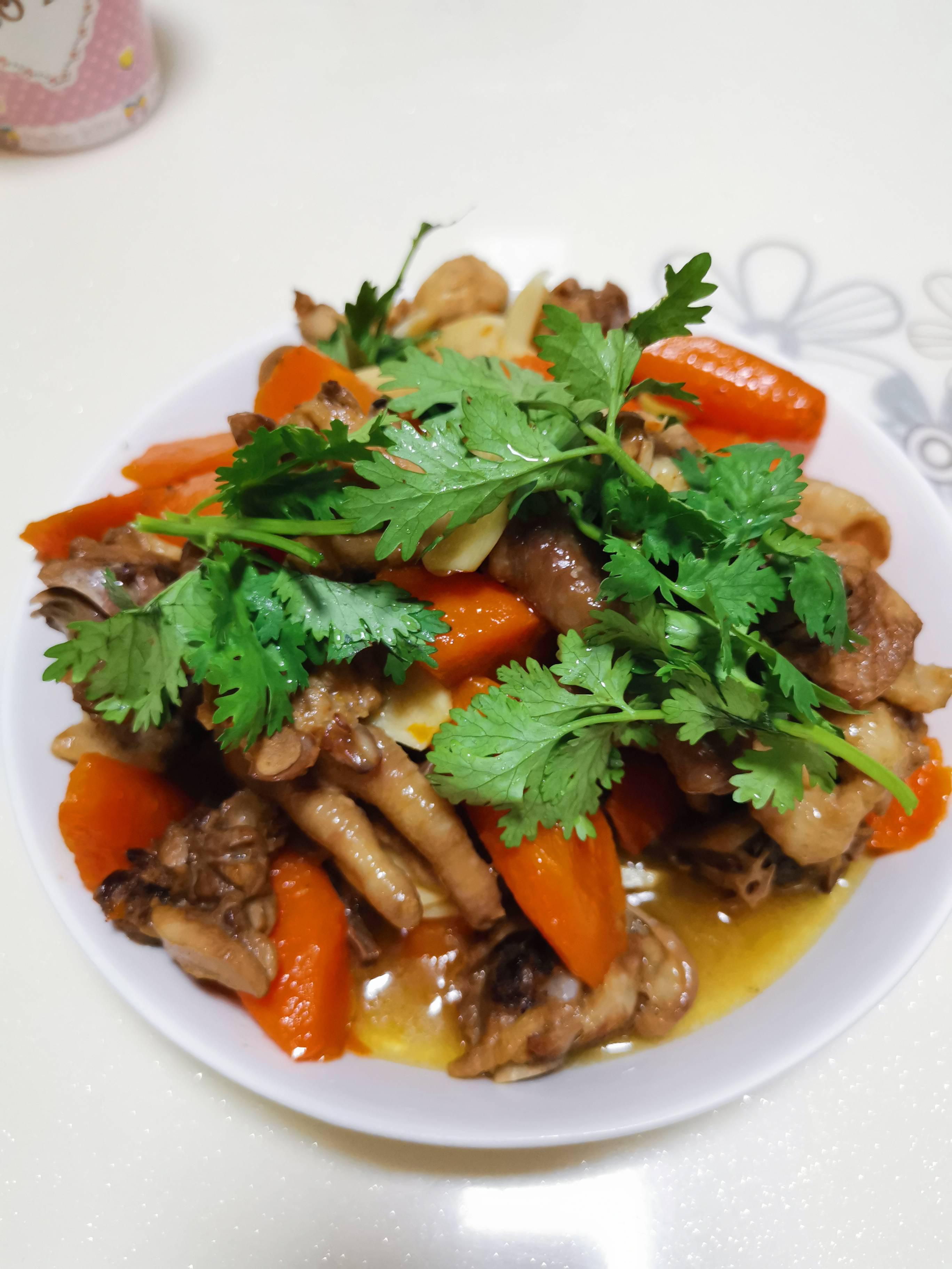 胡蘿卜炒雞的做法-家常味炒菜譜