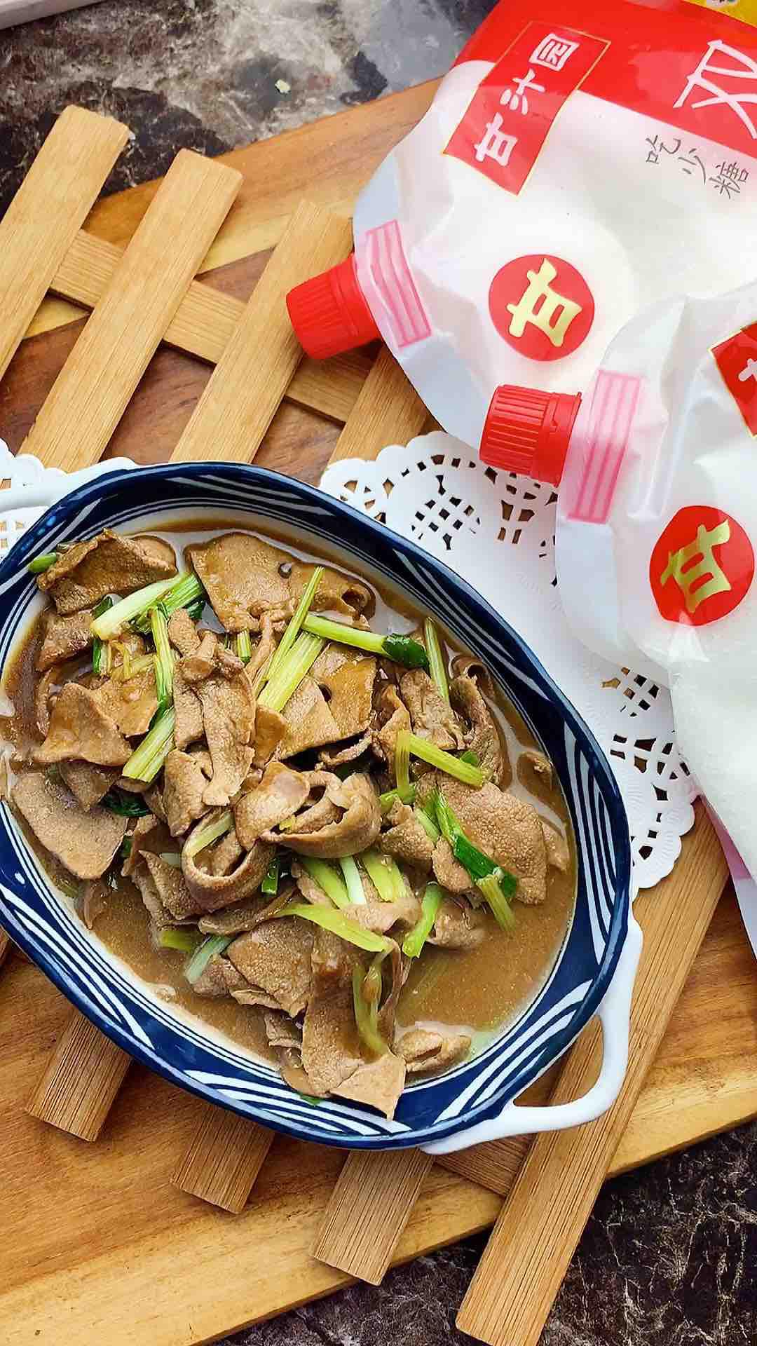 芹菜炒豬肝的做法-家常味燒菜譜