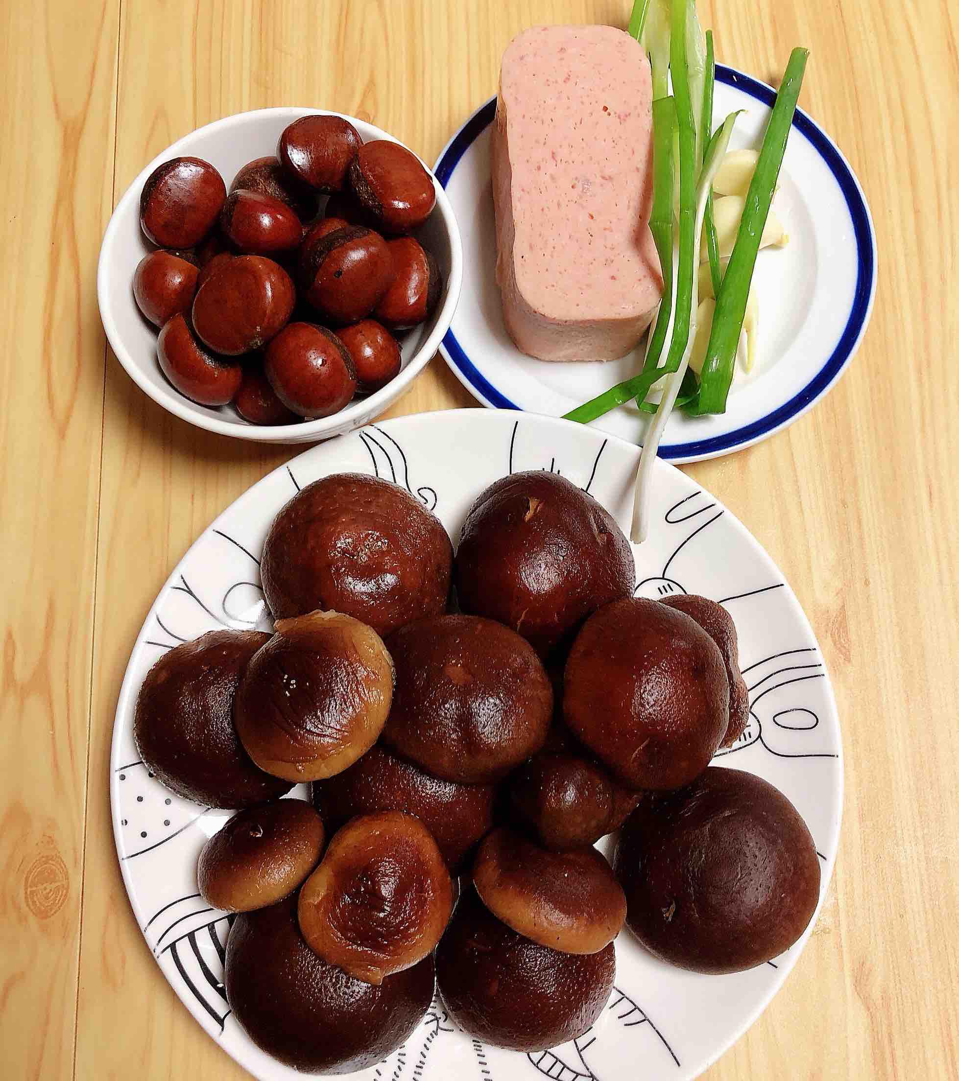 板栗香菇火腿（10分鐘快手菜）的做法-咸鮮味炒菜譜