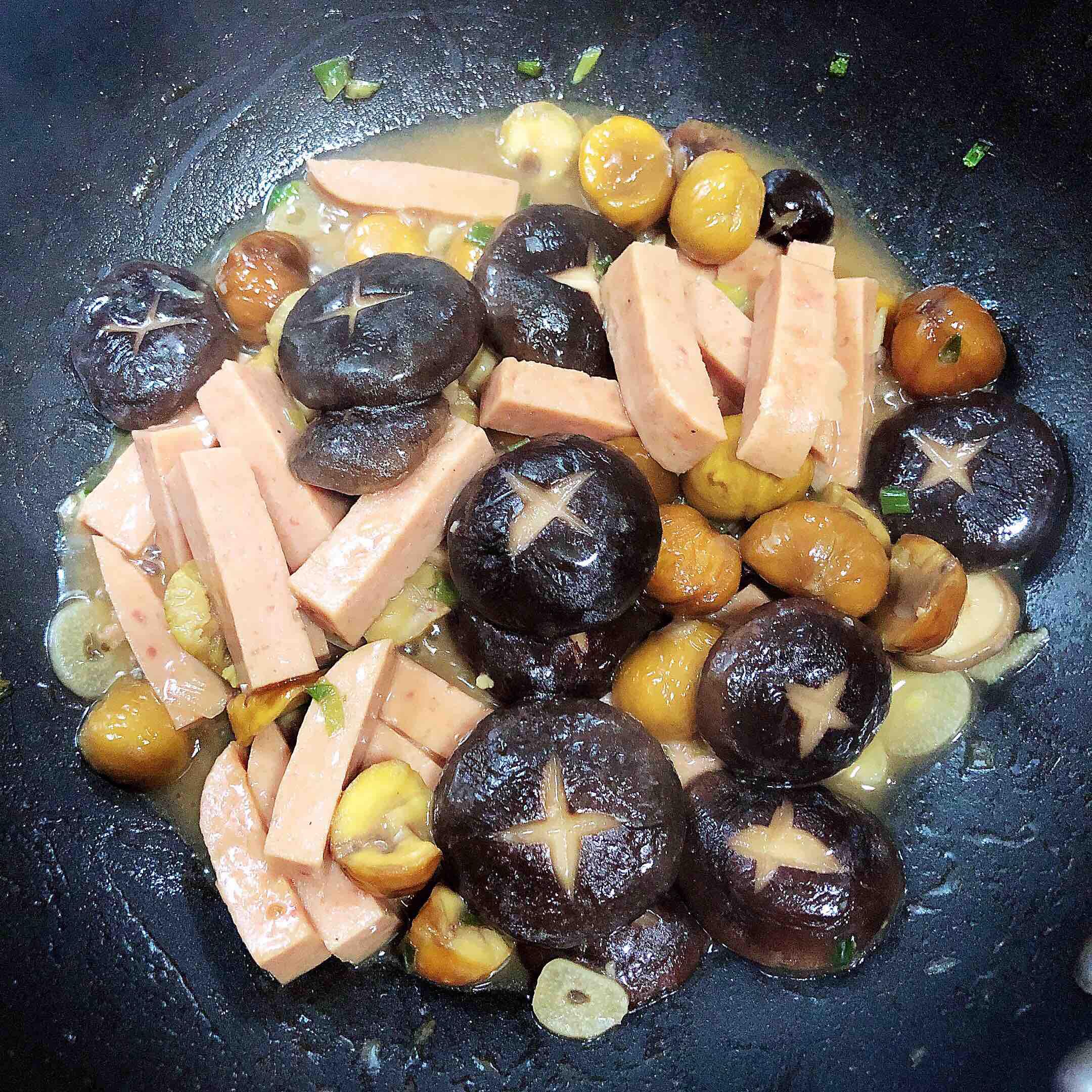 板栗香菇火腿（10分鐘快手菜）的做法-咸鮮味炒菜譜