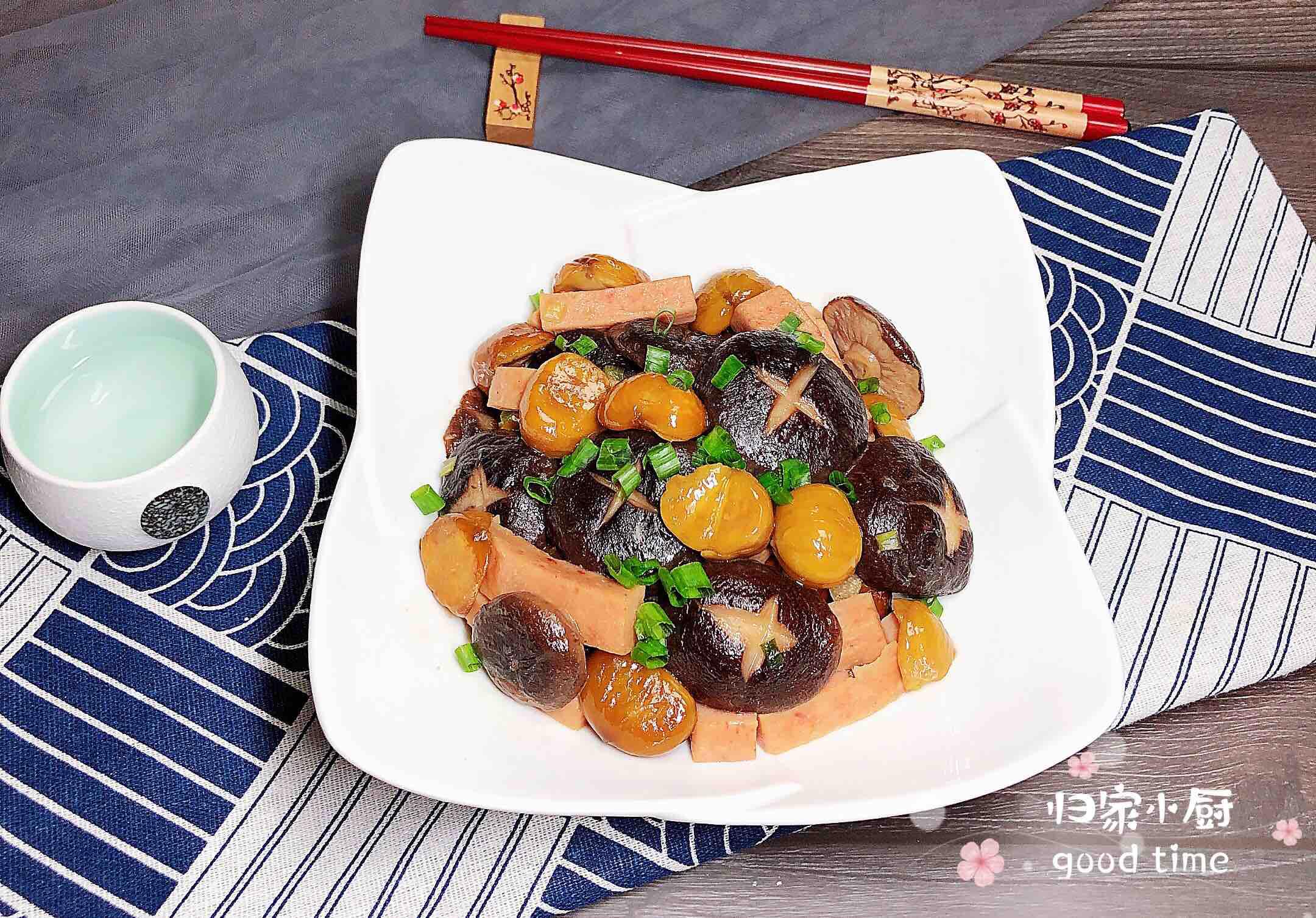 板栗香菇火腿（10分鐘快手菜）的做法-咸鮮味炒菜譜