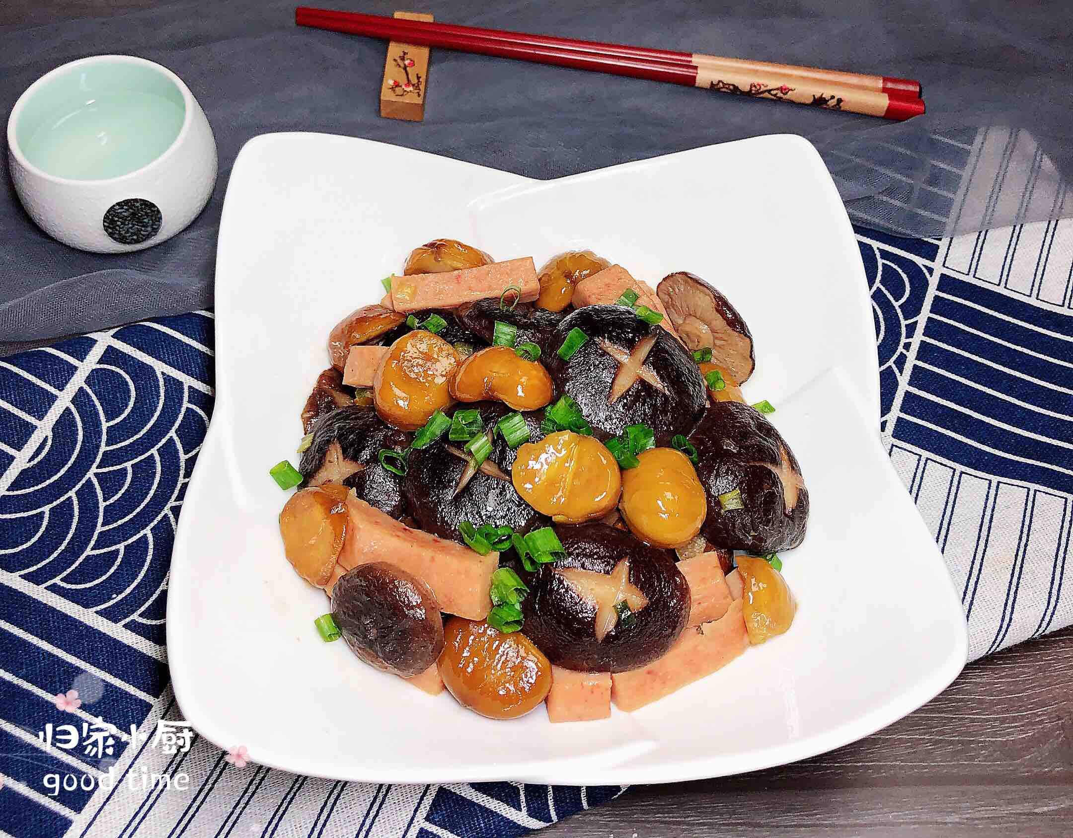 板栗香菇火腿（10分鐘快手菜）的做法-咸鮮味炒菜譜