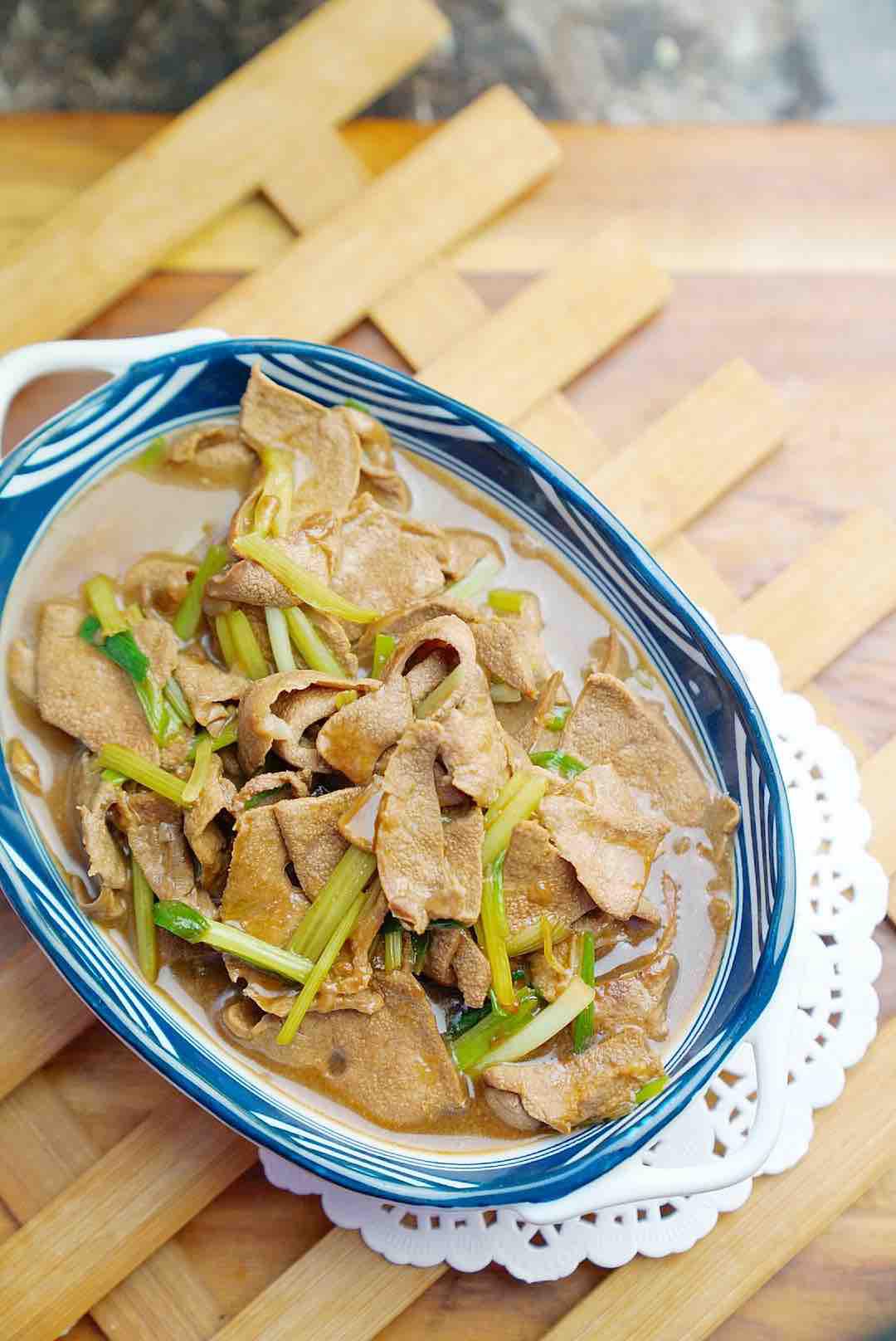 芹菜炒豬肝的做法-家常味燒菜譜