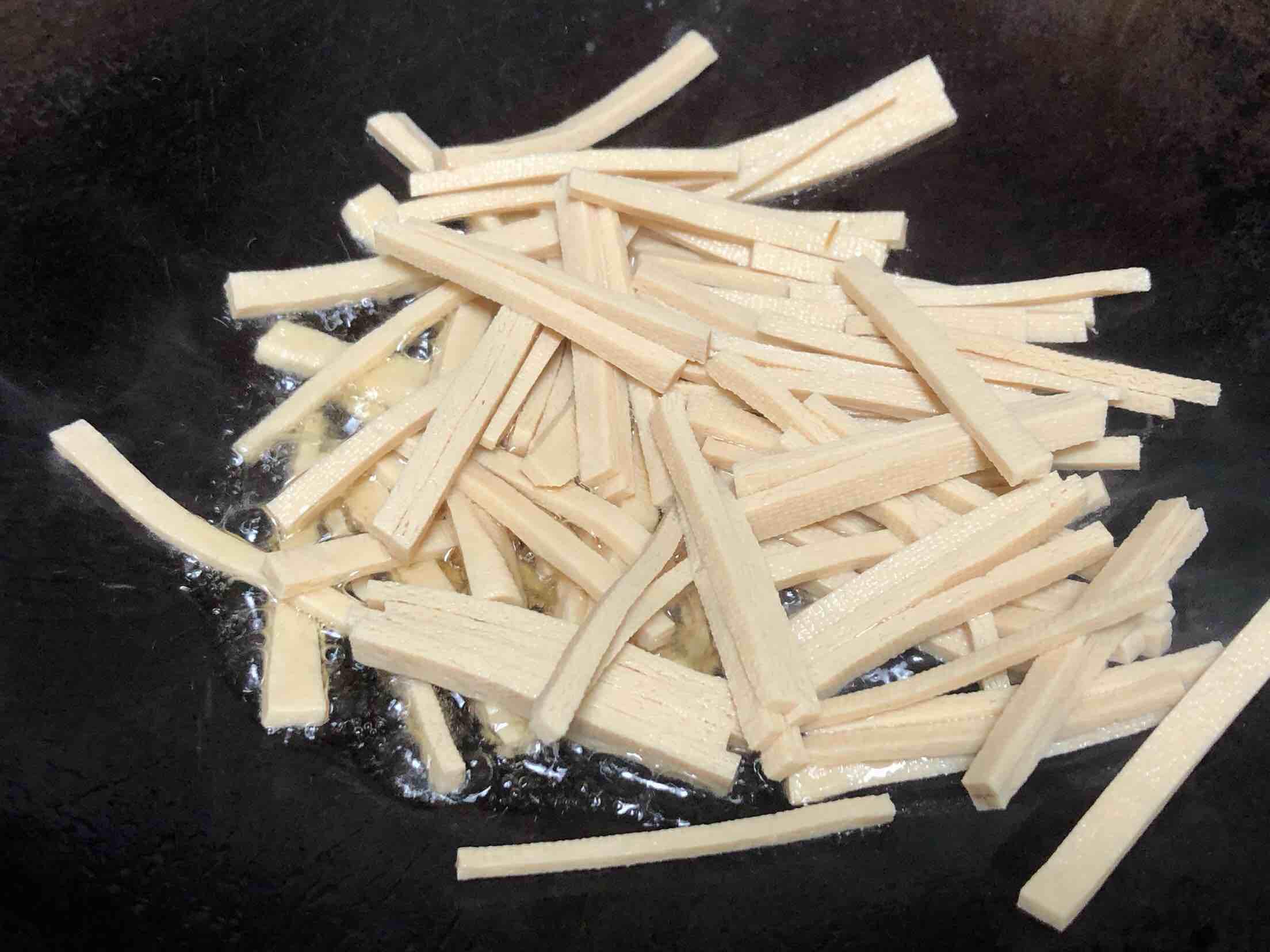 韭香豆芽炒干子的做法-家常味炒菜譜