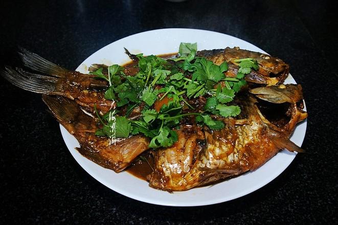 醬燉鯽魚的做法-香辣味燉菜譜