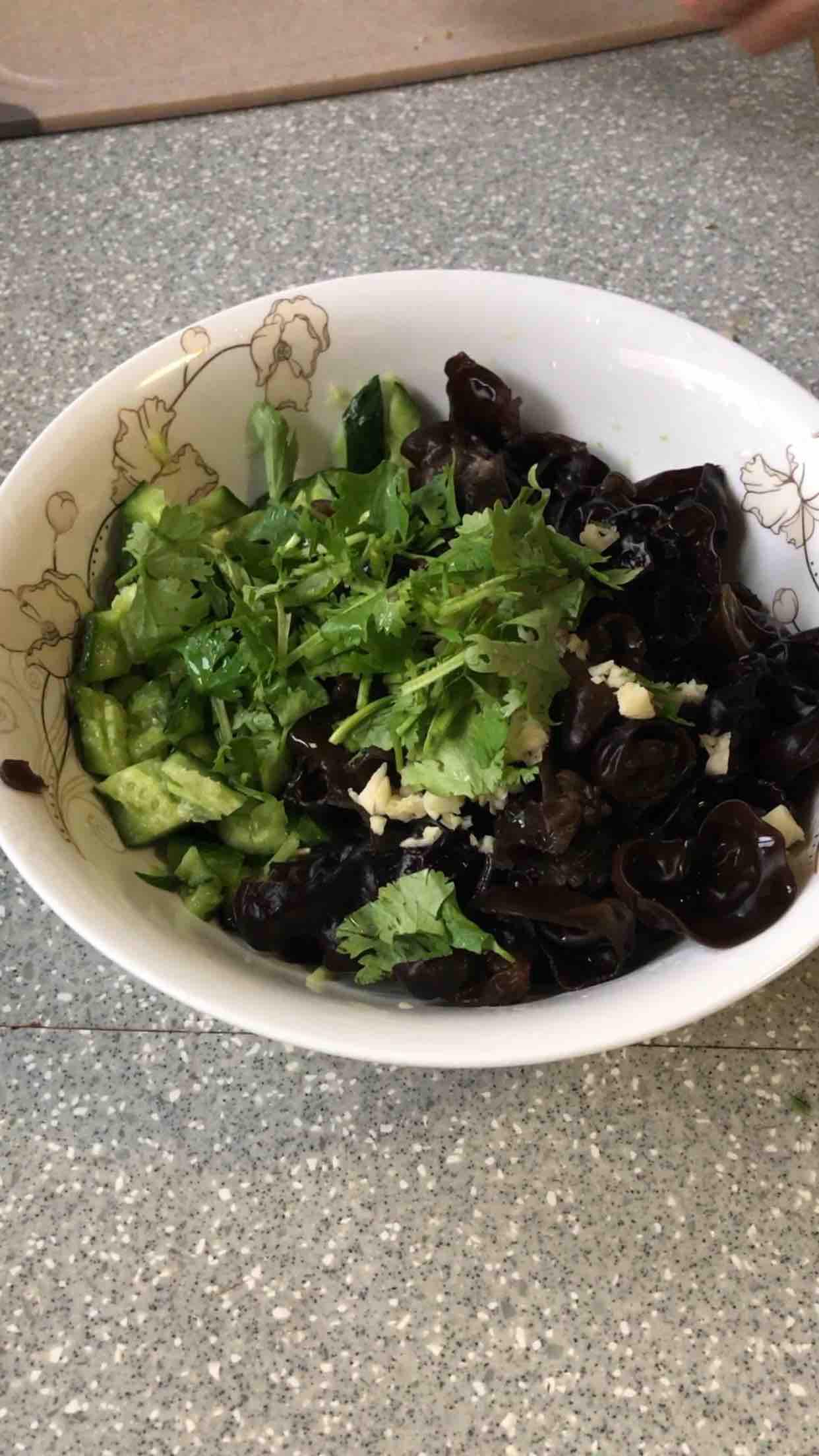 減脂就吃黃瓜木耳的做法-家常味拌菜譜