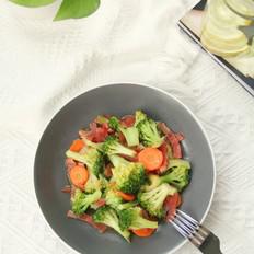 配粥小菜，培根胡蘿卜炒西藍(lán)花，營養(yǎng)搭配的做法-咸鮮味炒菜譜