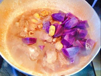 板栗土豆燒排骨的作法-家常味燒菜譜