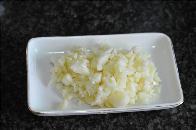 【蒜蓉爆香茄子】簡單、少油、不變色的下飯菜！的做法-蒜香味炒菜譜