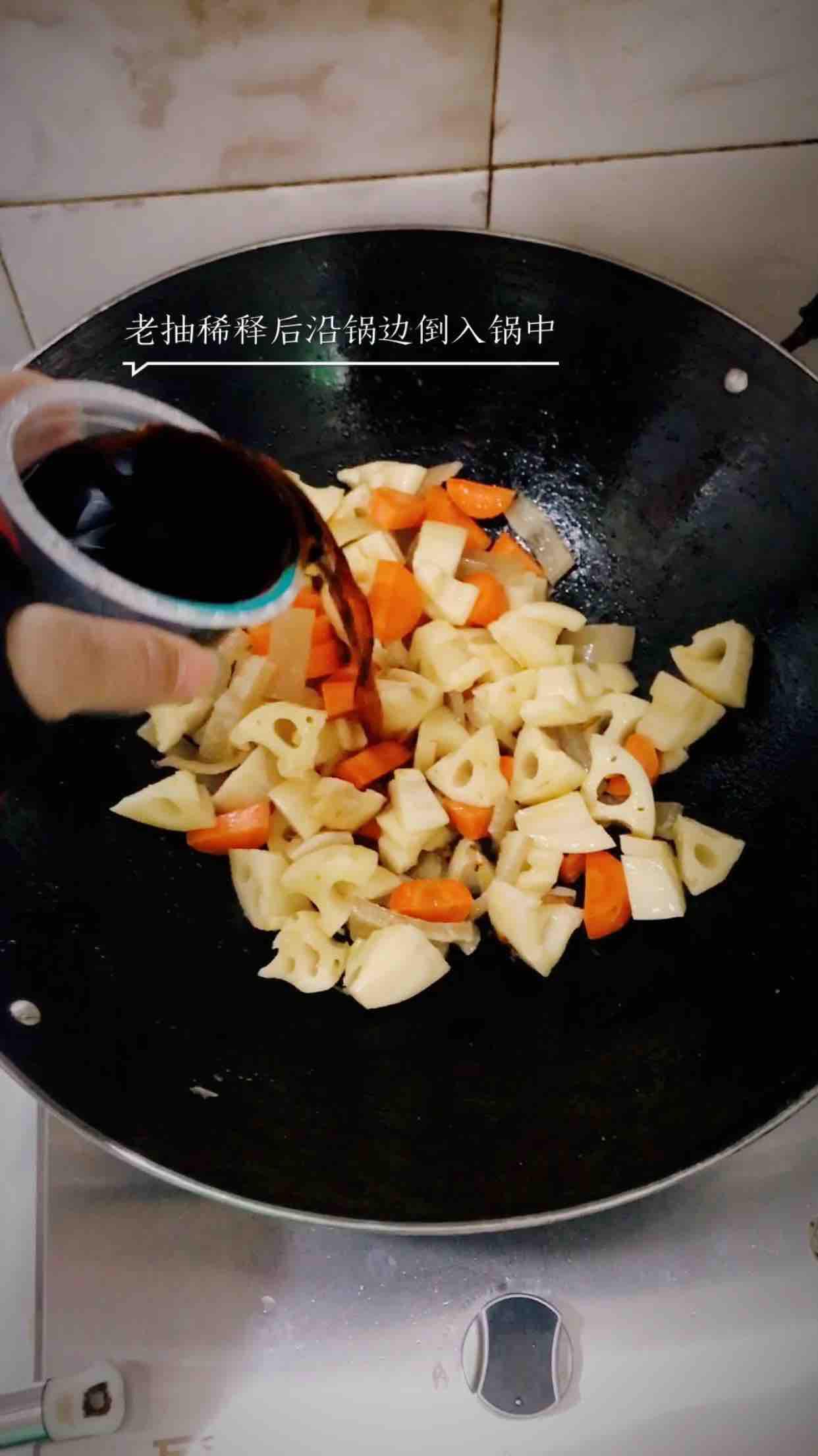 蓮藕燜豬肉皮的做法-家常味燉菜譜