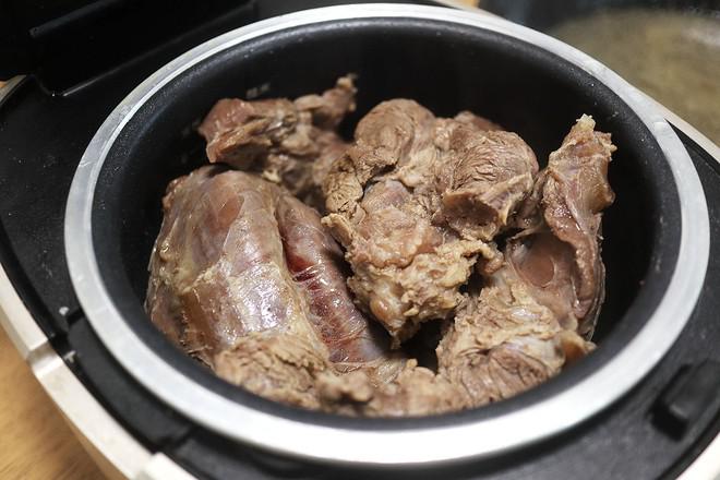 電飯煲鹵牛腱子的做法-家常味鹵菜譜