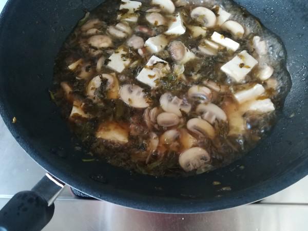口蘑雪菜燉豆腐的做法-家常味炒菜譜