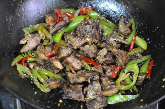 香辣鵪鶉的做法-香辣味炒菜譜