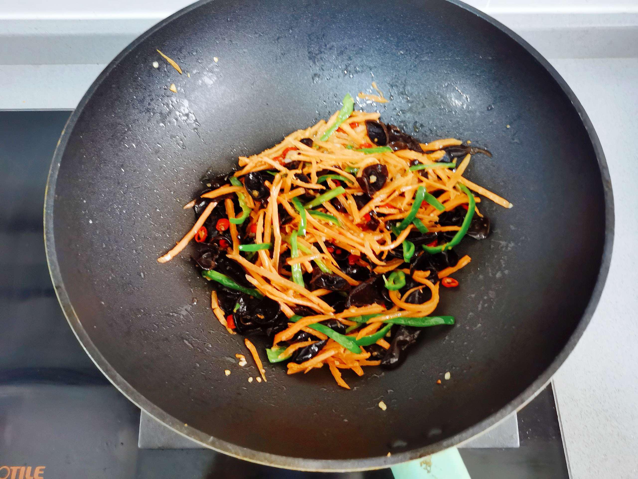 好吃到舔盆的魚香肉絲的做法-酸甜味炒菜譜