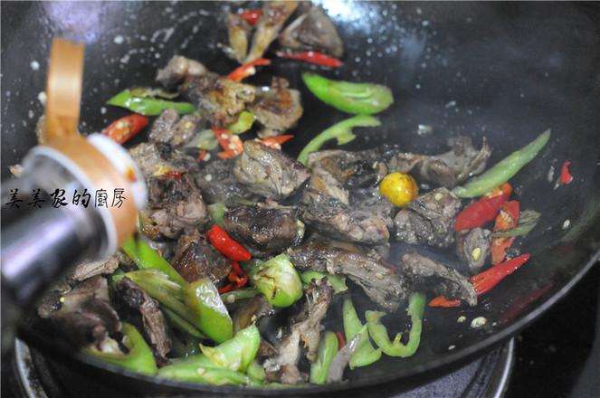 香辣鵪鶉的做法-香辣味炒菜譜