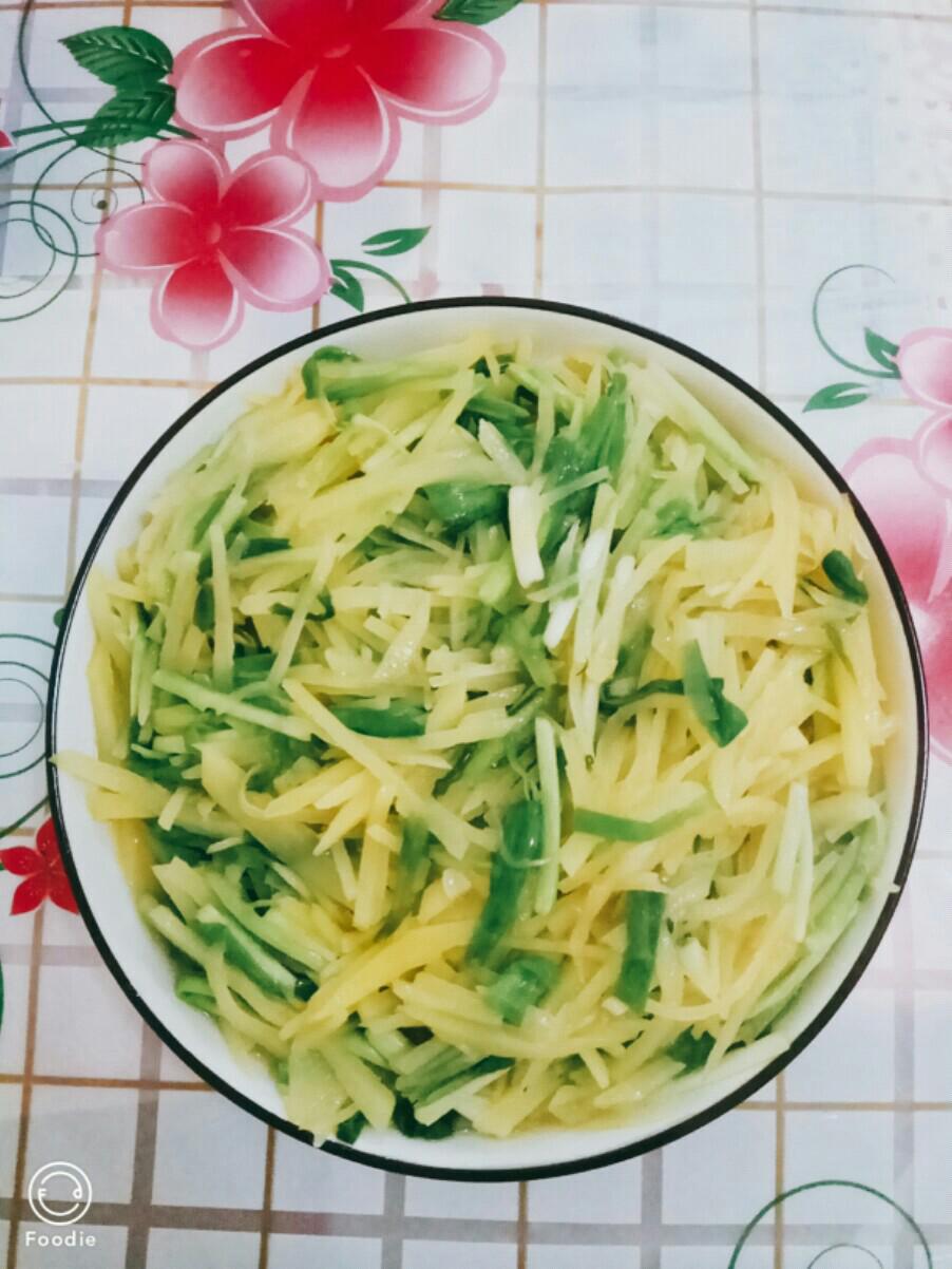 蒜苗炒土豆絲的做法-家常味炒菜譜