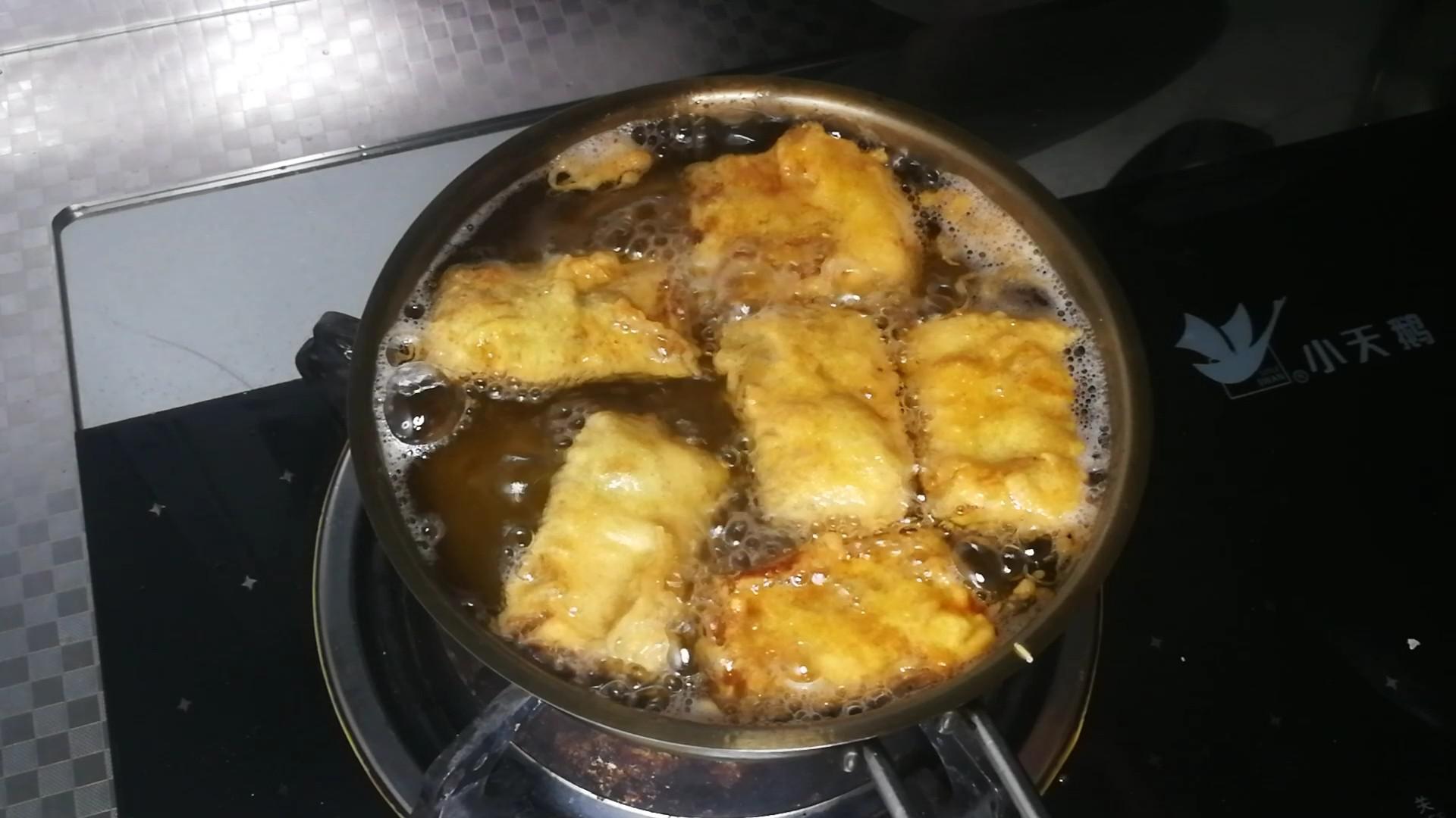 香酥炸帶魚的做法-家常味炸菜譜