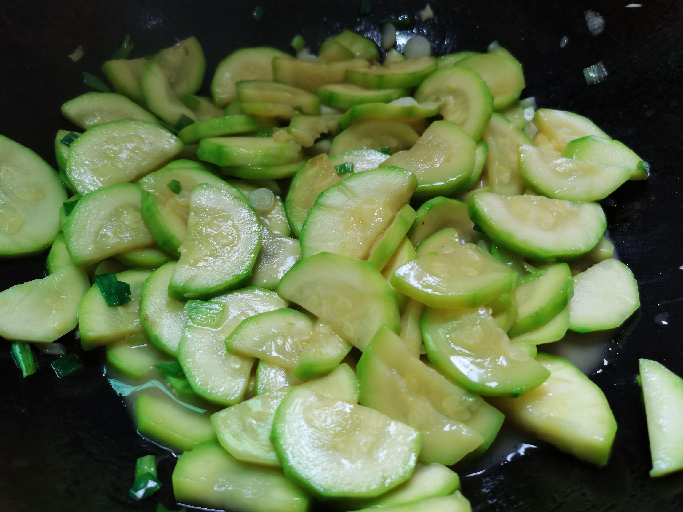 清炒西葫蘆的做法-家常味炒菜譜