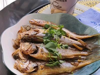 紅燒小黃魚的作法-咸鮮味燒菜譜