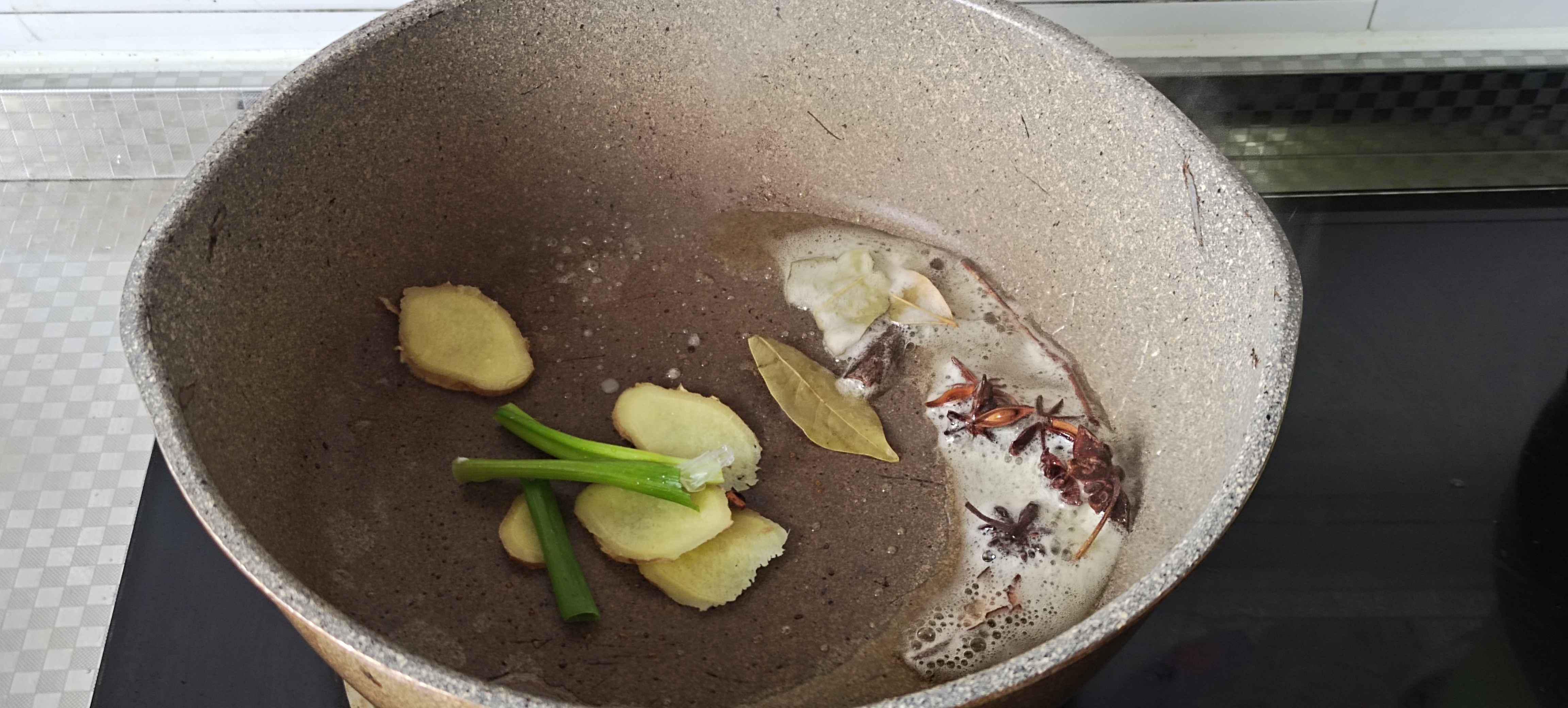 秋冬滋補(bǔ)養(yǎng)生…紅燒排骨山藥的做法-咸鮮味燒菜譜