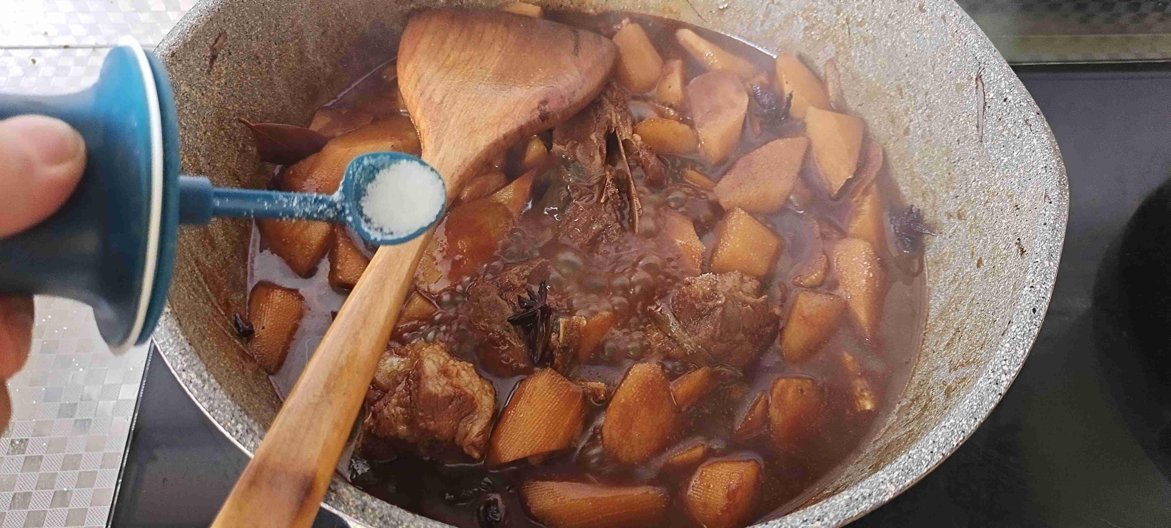 秋冬滋補(bǔ)養(yǎng)生…紅燒排骨山藥的做法-咸鮮味燒菜譜