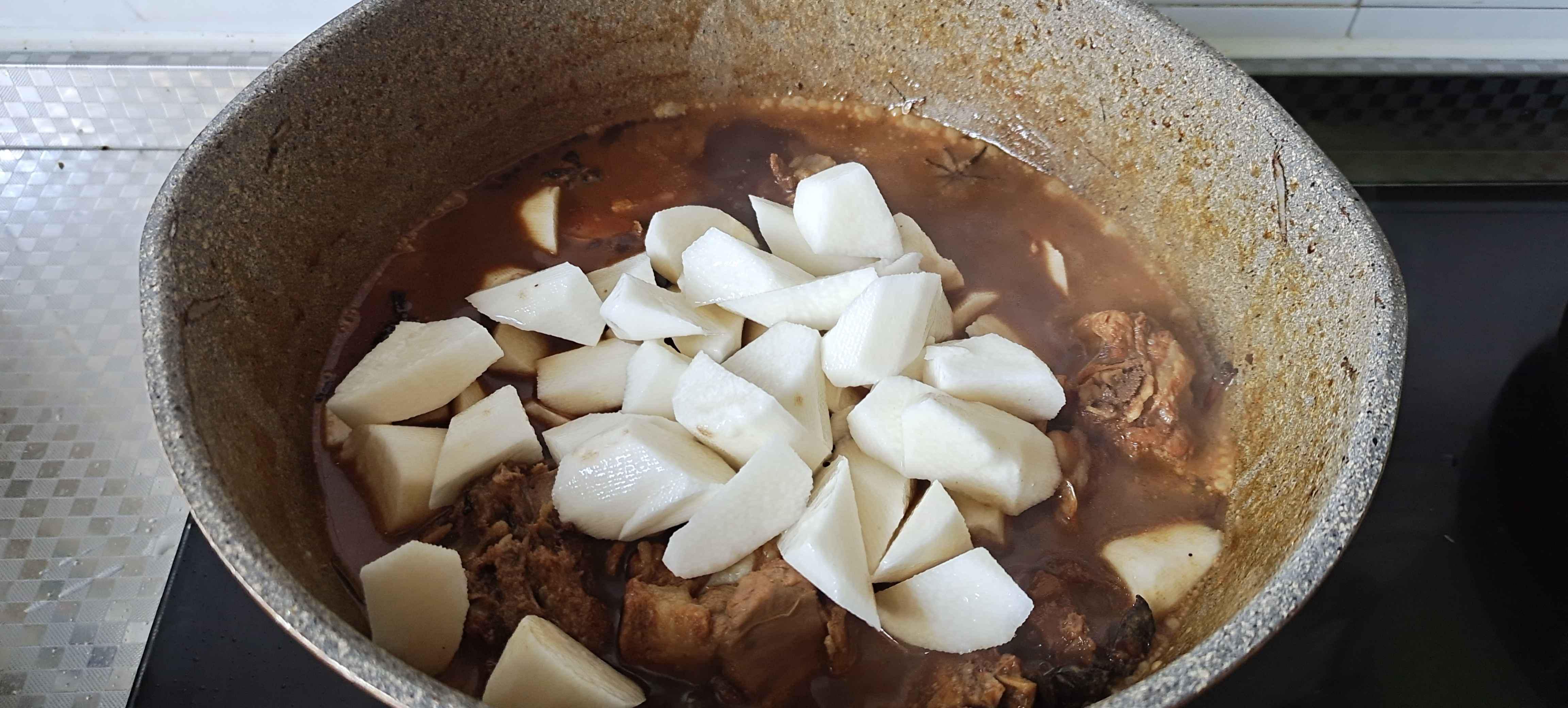 秋冬滋補(bǔ)養(yǎng)生…紅燒排骨山藥的做法-咸鮮味燒菜譜