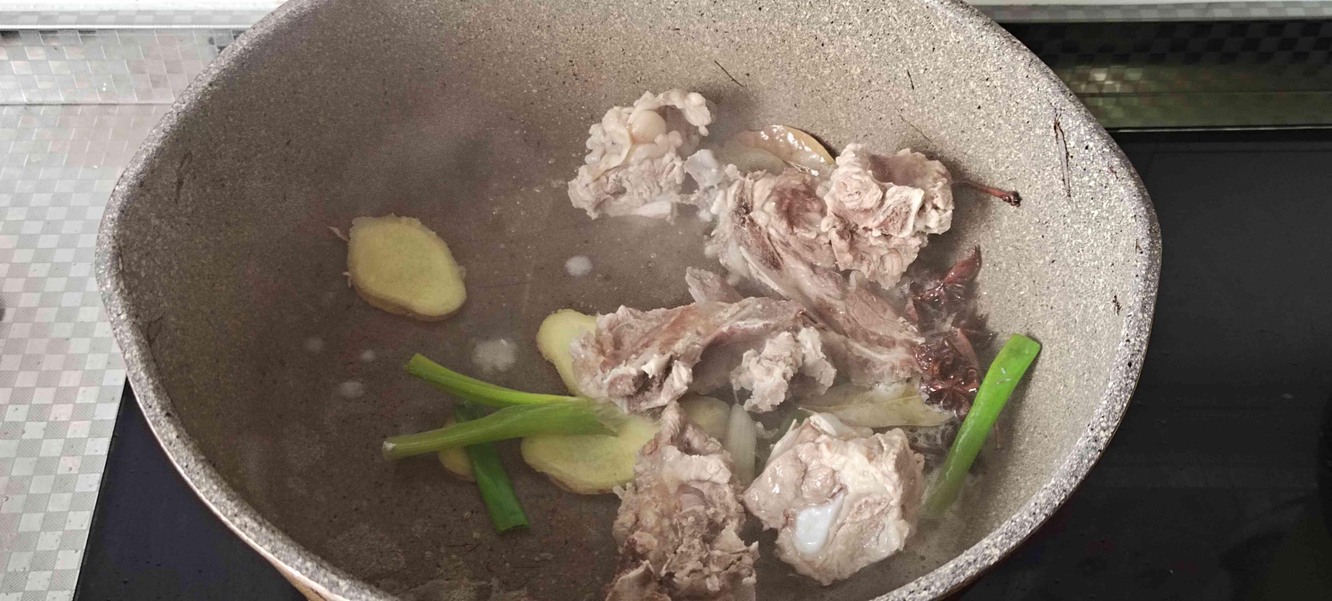 秋冬滋補(bǔ)養(yǎng)生…紅燒排骨山藥的做法-咸鮮味燒菜譜