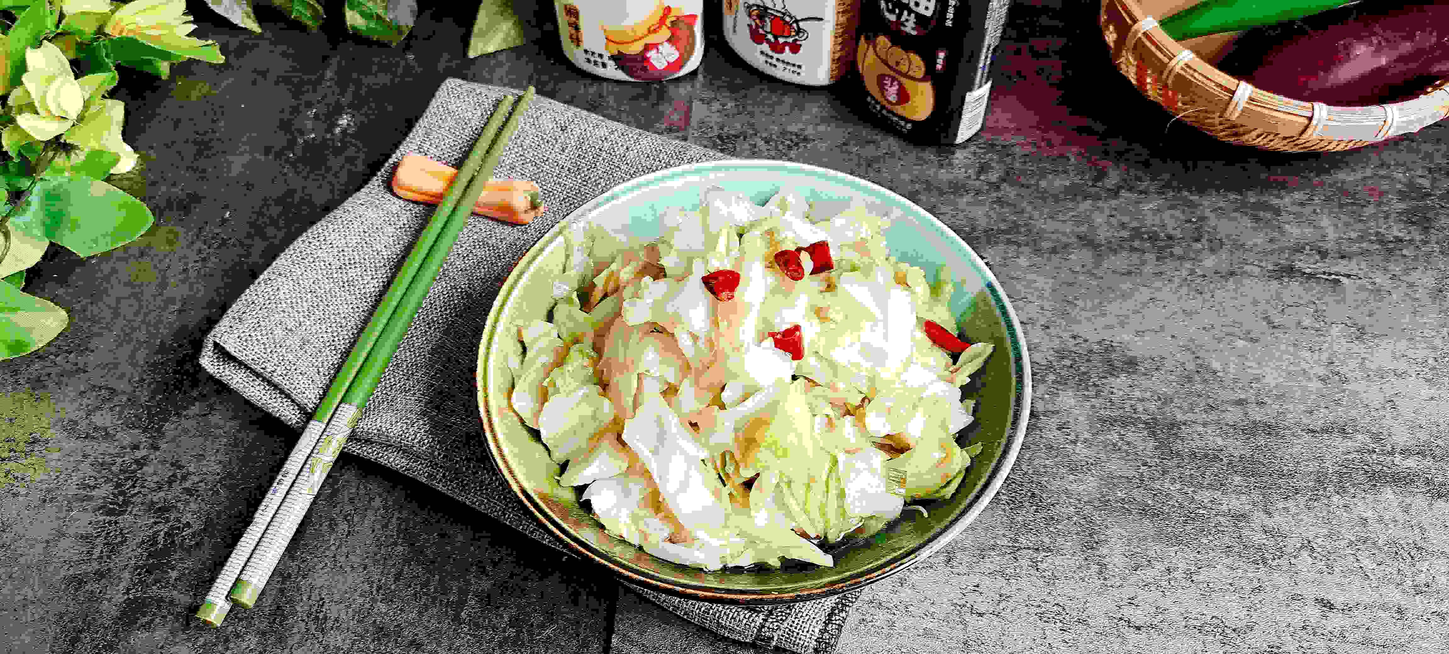 經(jīng)典家常菜…酸辣包菜的做法-酸辣味炒菜譜