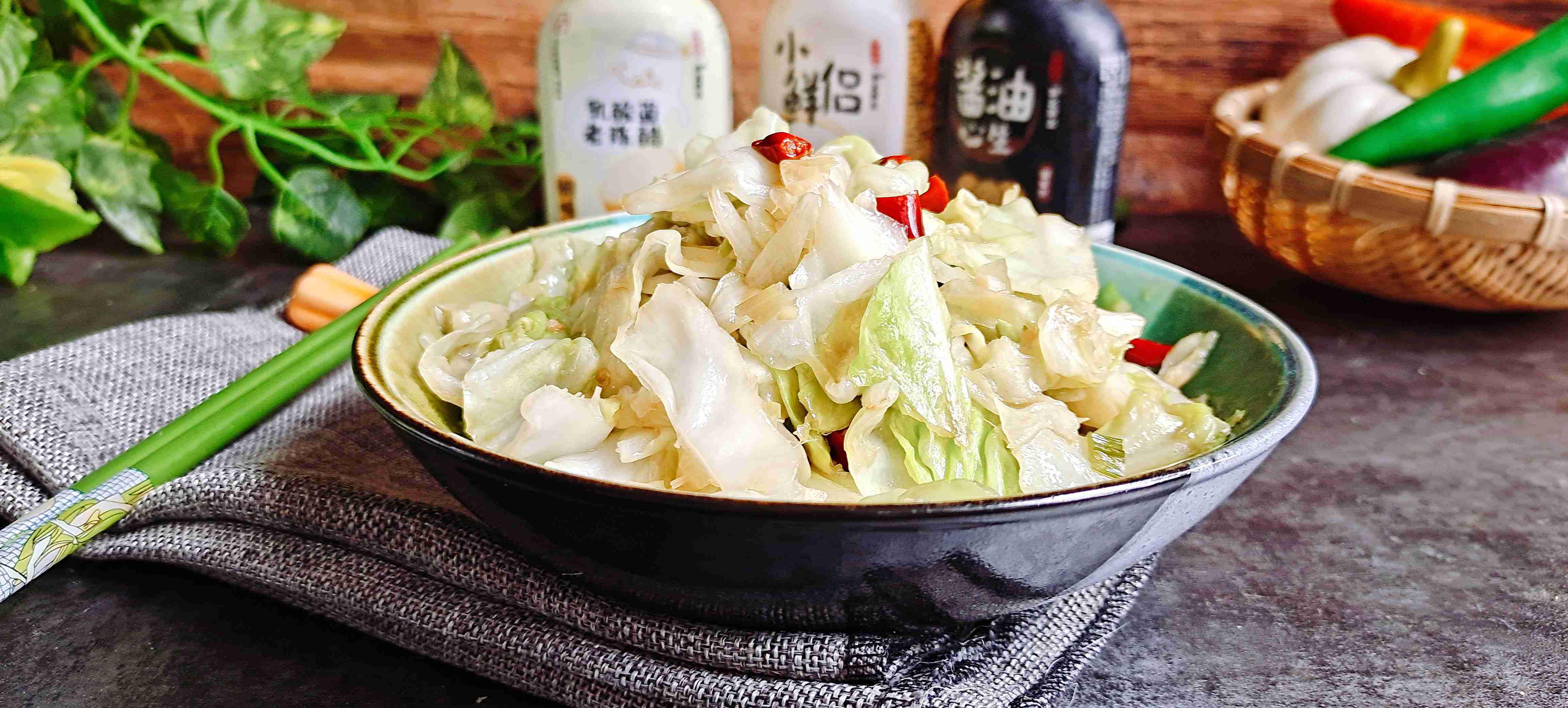 經(jīng)典家常菜…酸辣包菜的做法-酸辣味炒菜譜