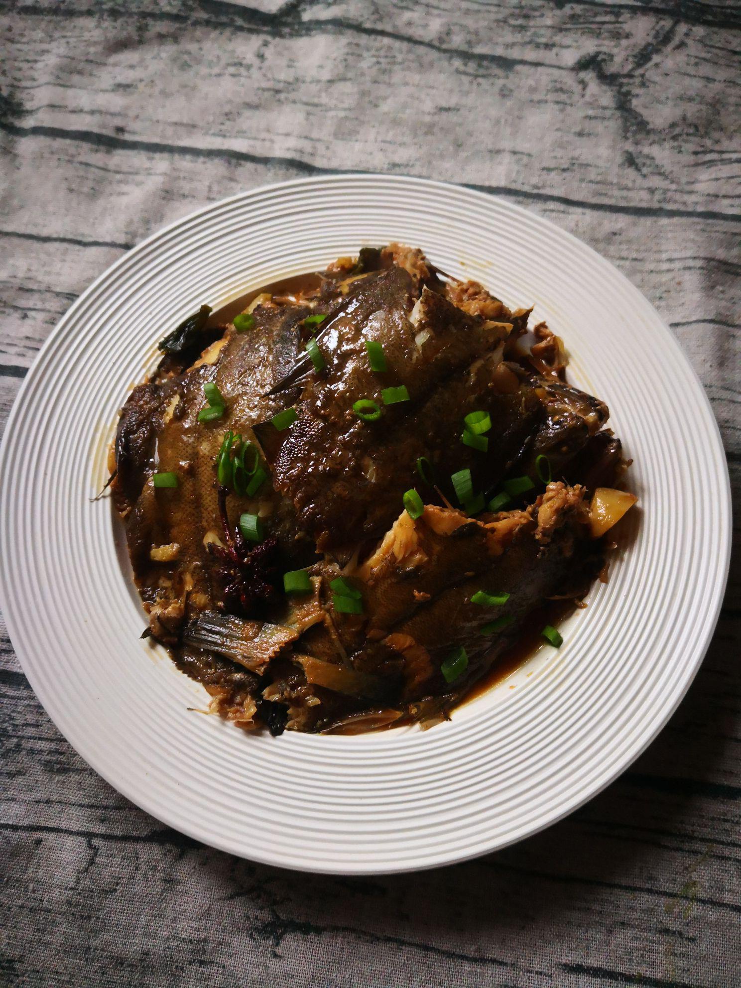 紅燒比目魚的做法-家常味燒菜譜