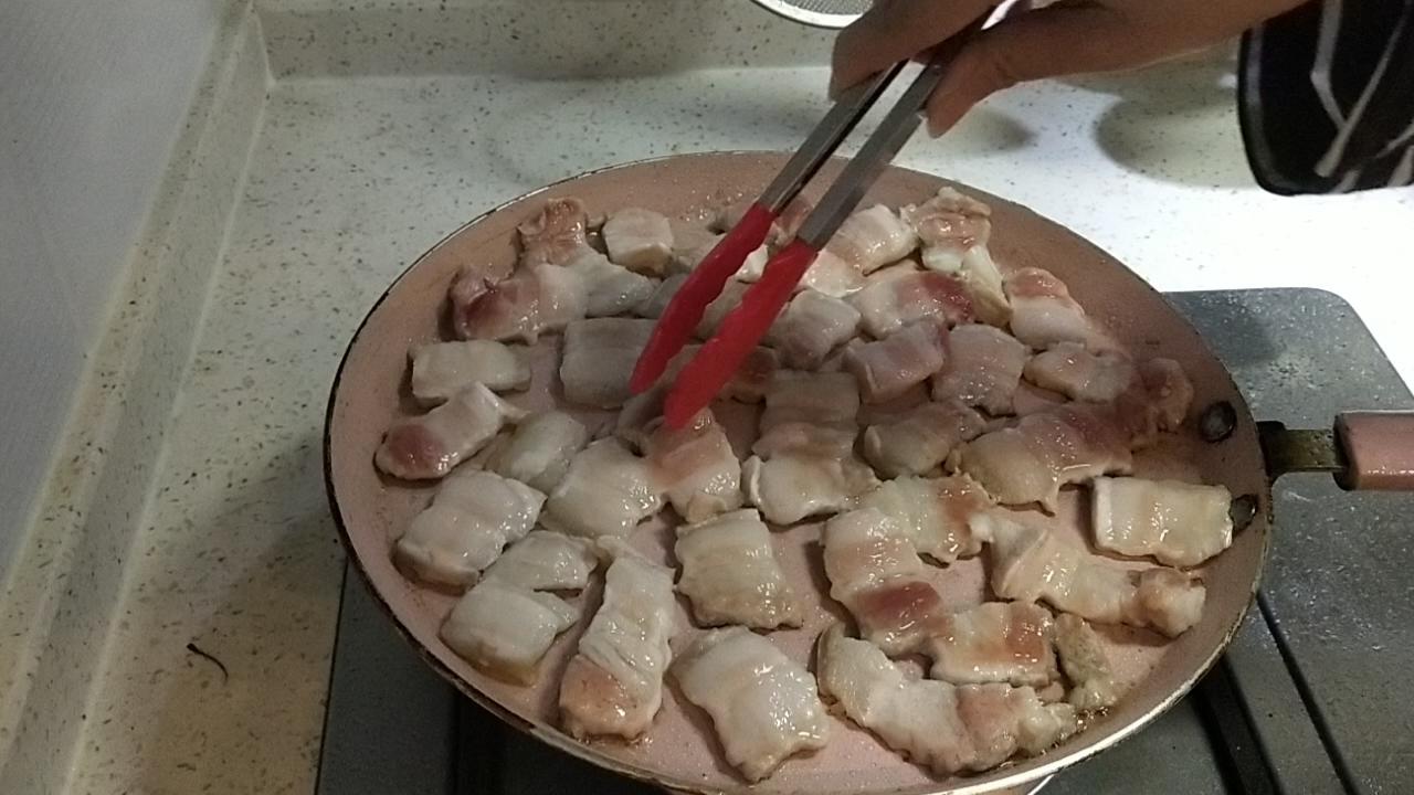 喜歡韓料一定要試的辣白菜五花肉的做法-家常味煎菜譜