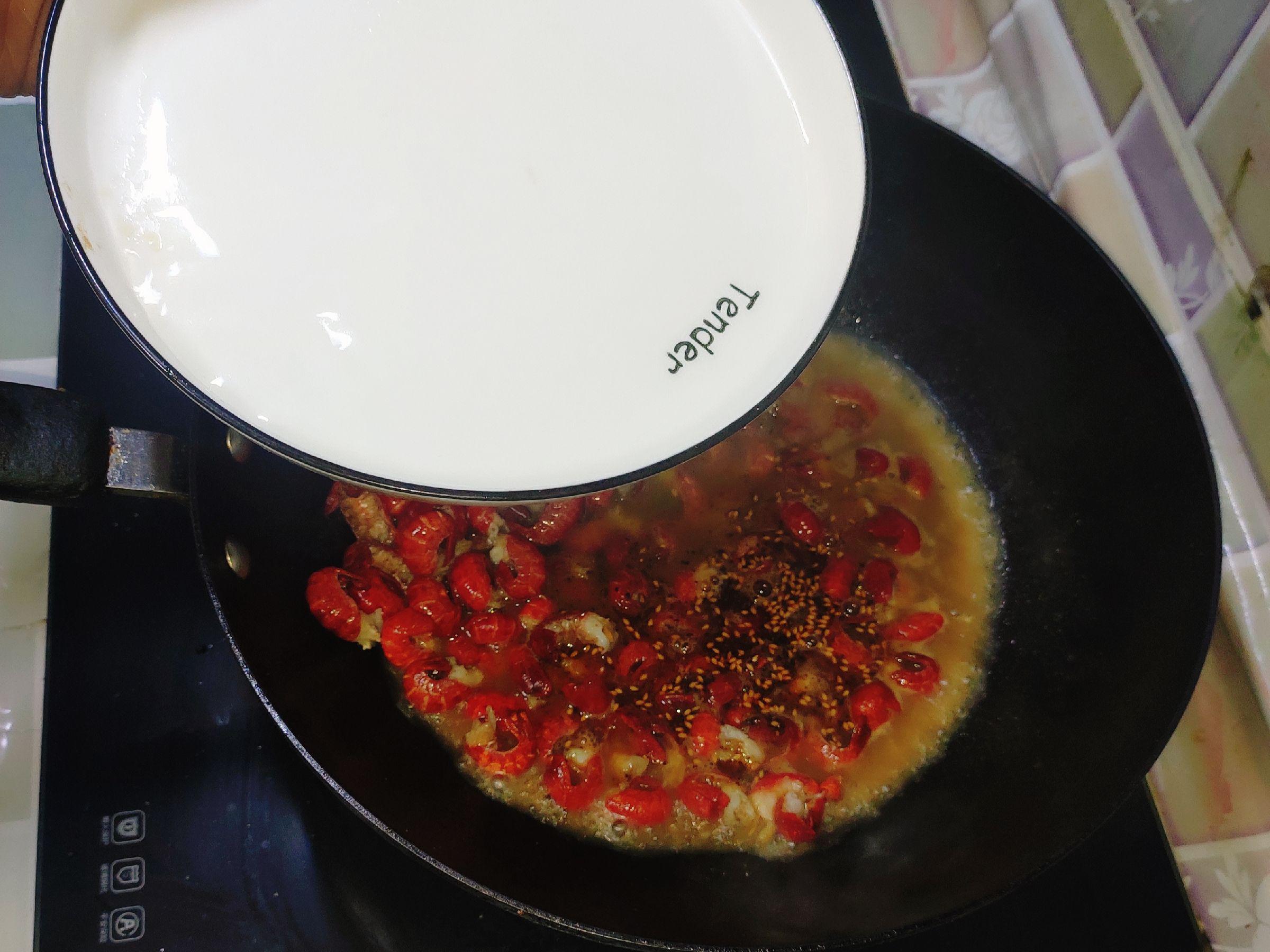 麻辣龍蝦尾的做法-麻辣味炒菜譜