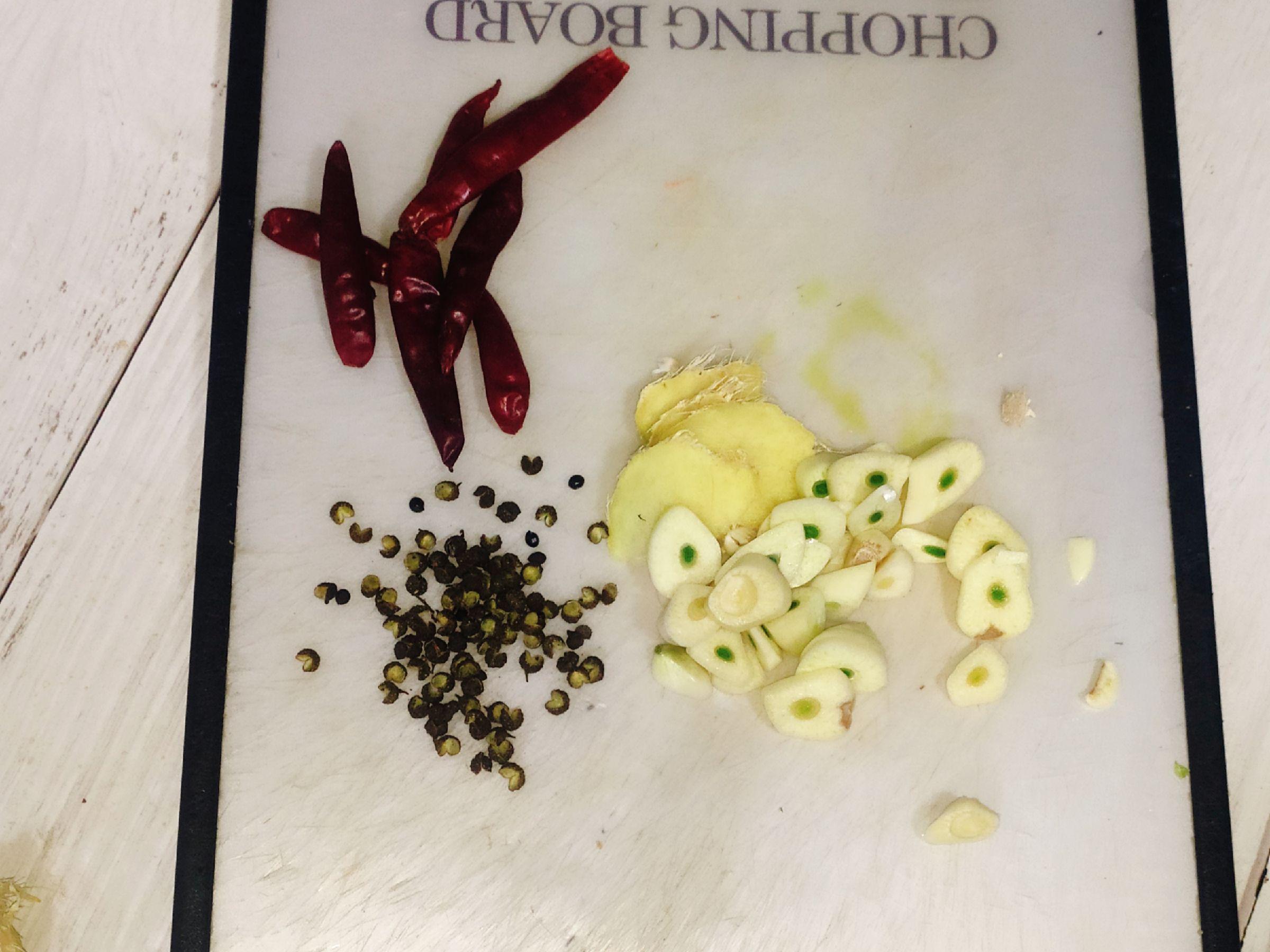 麻辣龍蝦尾的做法-麻辣味炒菜譜