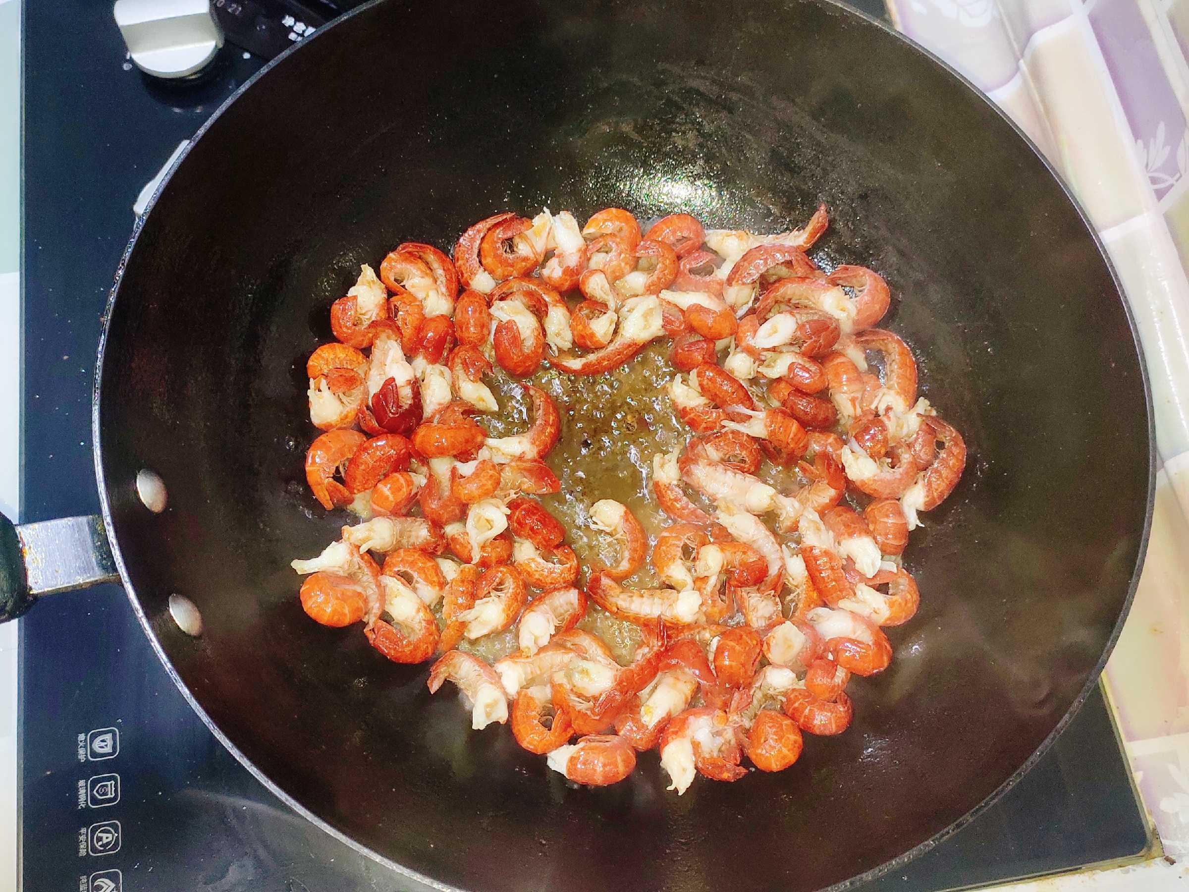 麻辣龍蝦尾的做法-麻辣味炒菜譜