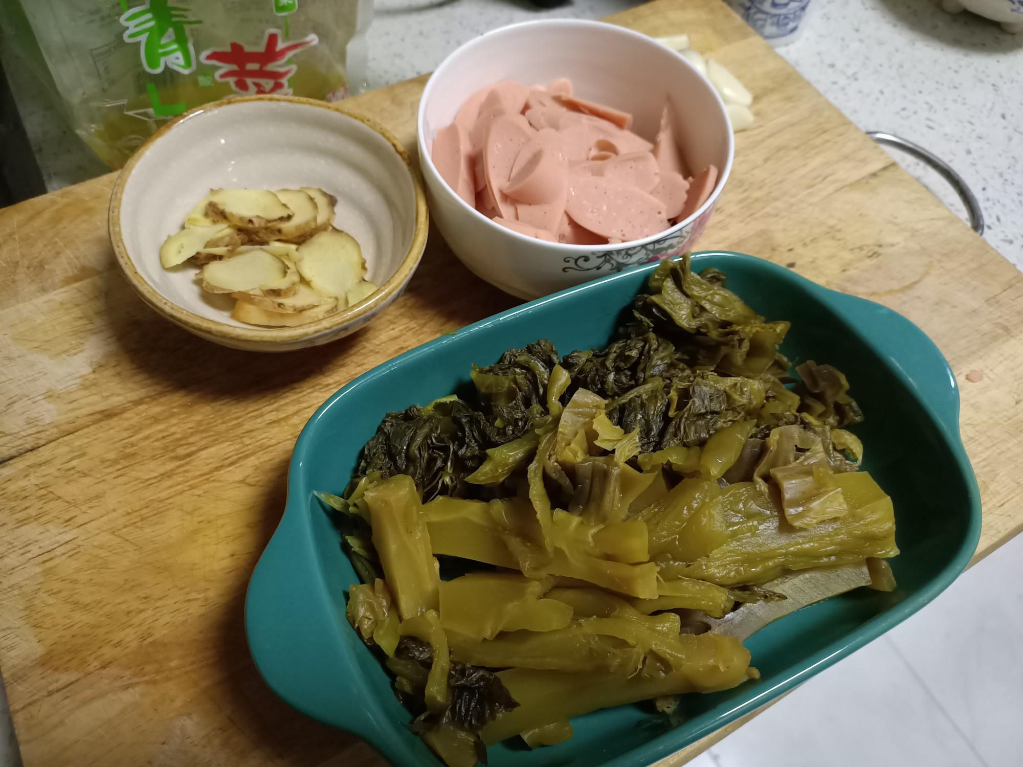 超下飯的酸菜燒鴨血的做法-酸辣味燒菜譜