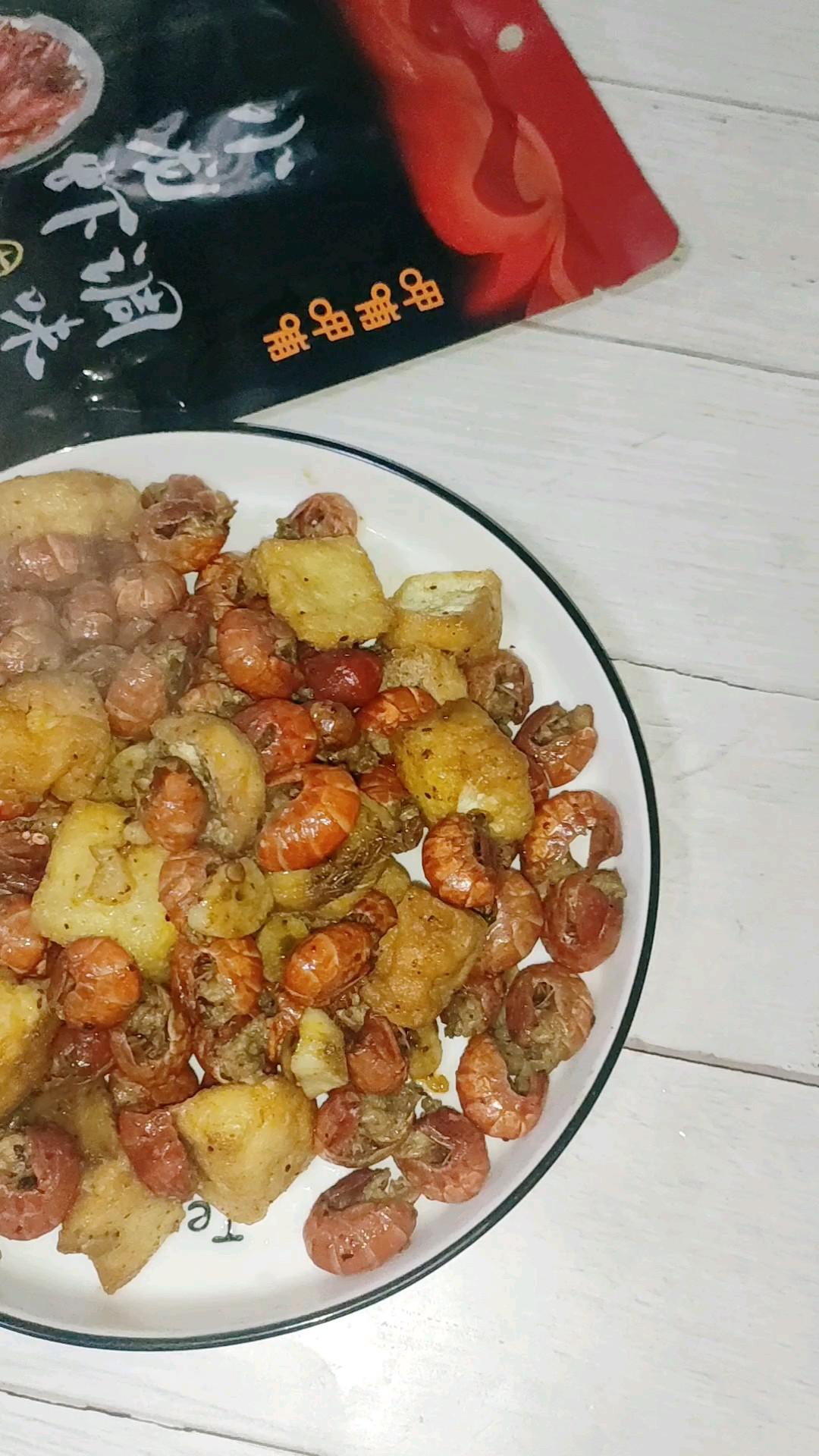 麻辣龍蝦尾的做法-麻辣味炒菜譜