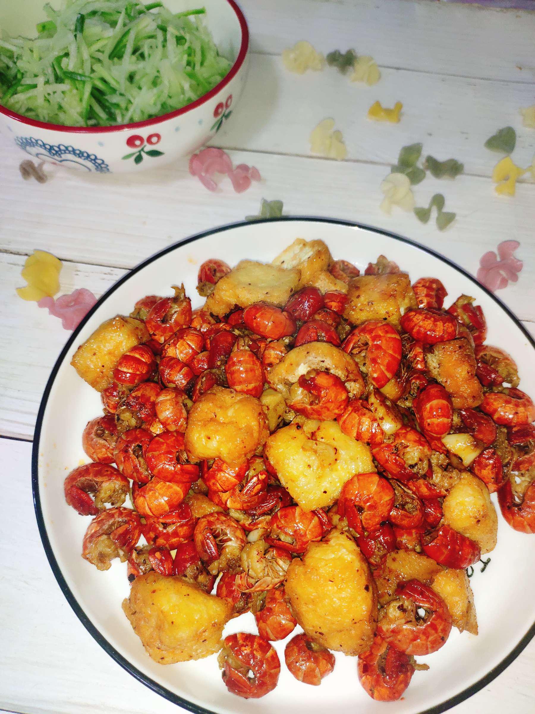 麻辣龍蝦尾的做法-麻辣味炒菜譜