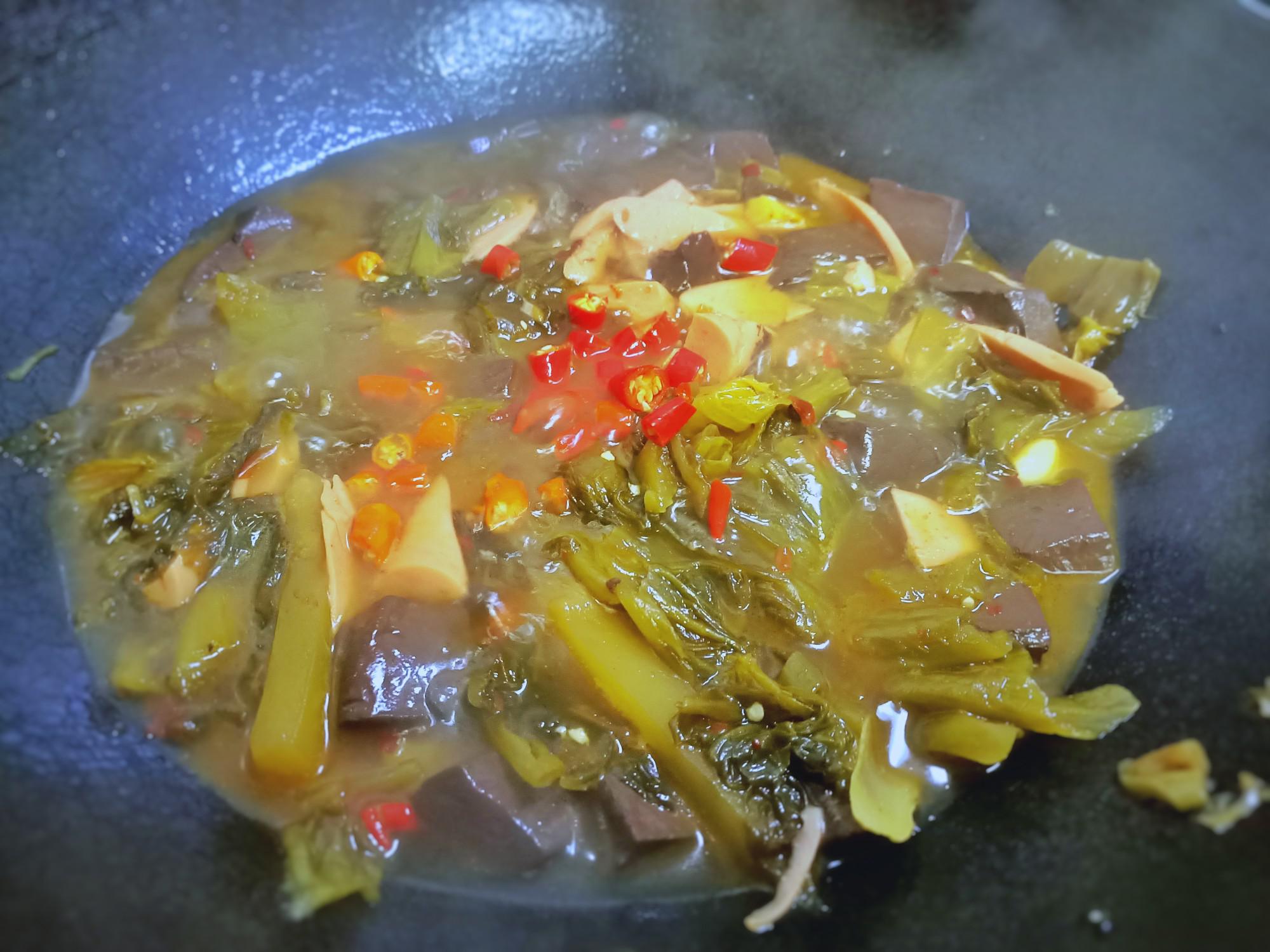 超下飯的酸菜燒鴨血的做法-酸辣味燒菜譜