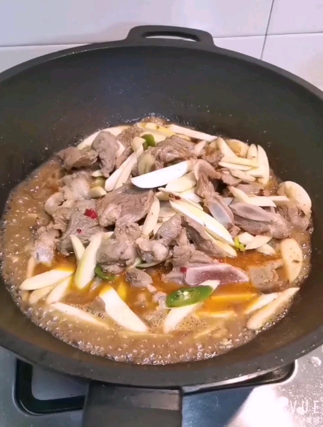 十三香小炒肉的做法-香辣味燒菜譜