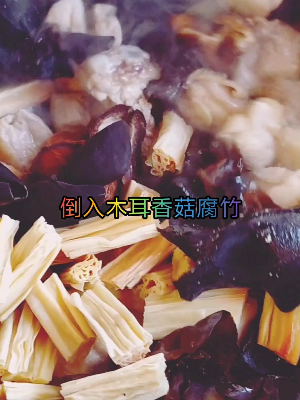 秋收菜肴～南瓜土豆燉雞的做法-香辣味燉菜譜
