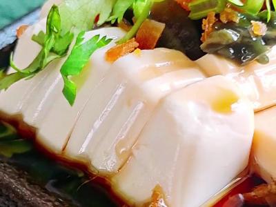 #水豆腐的仙人做法#蛋黃皮蛋拌豆腐的做法-咸鮮味拌食譜