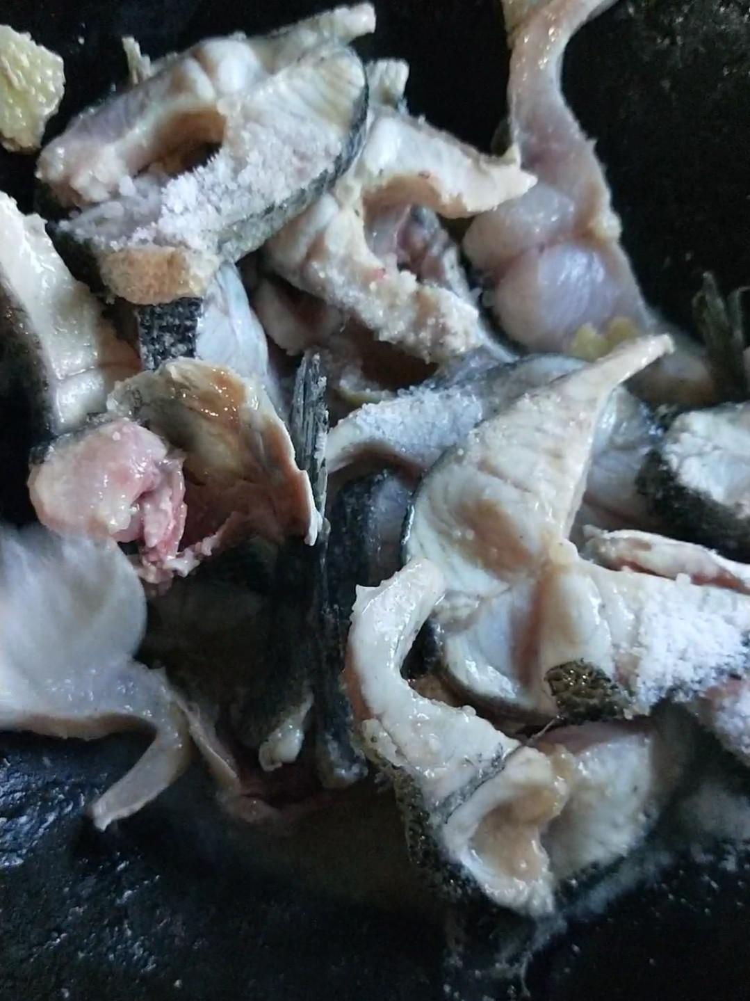 紅燒黑魚的做法-家常味燒菜譜