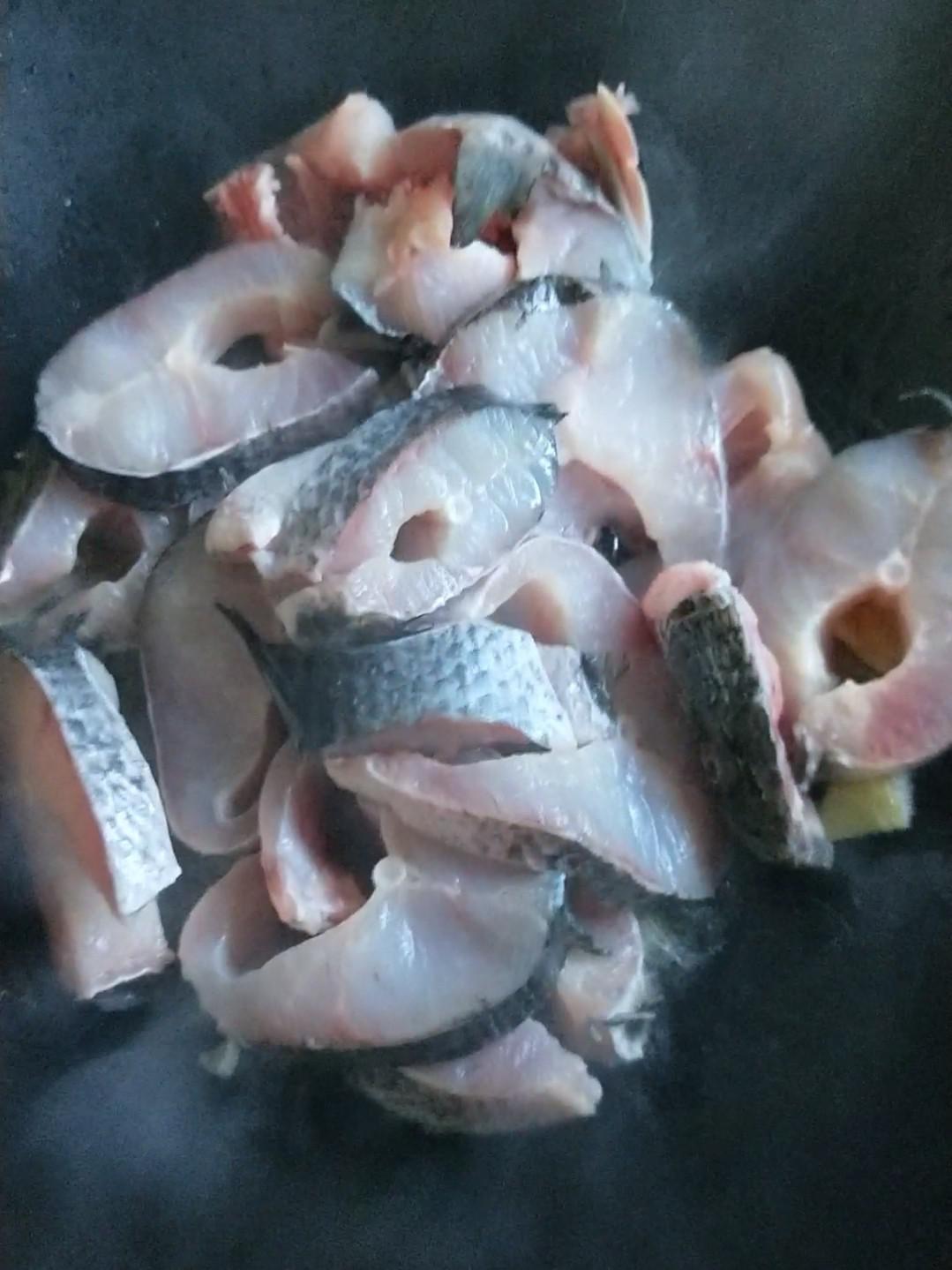 紅燒黑魚的做法-家常味燒菜譜